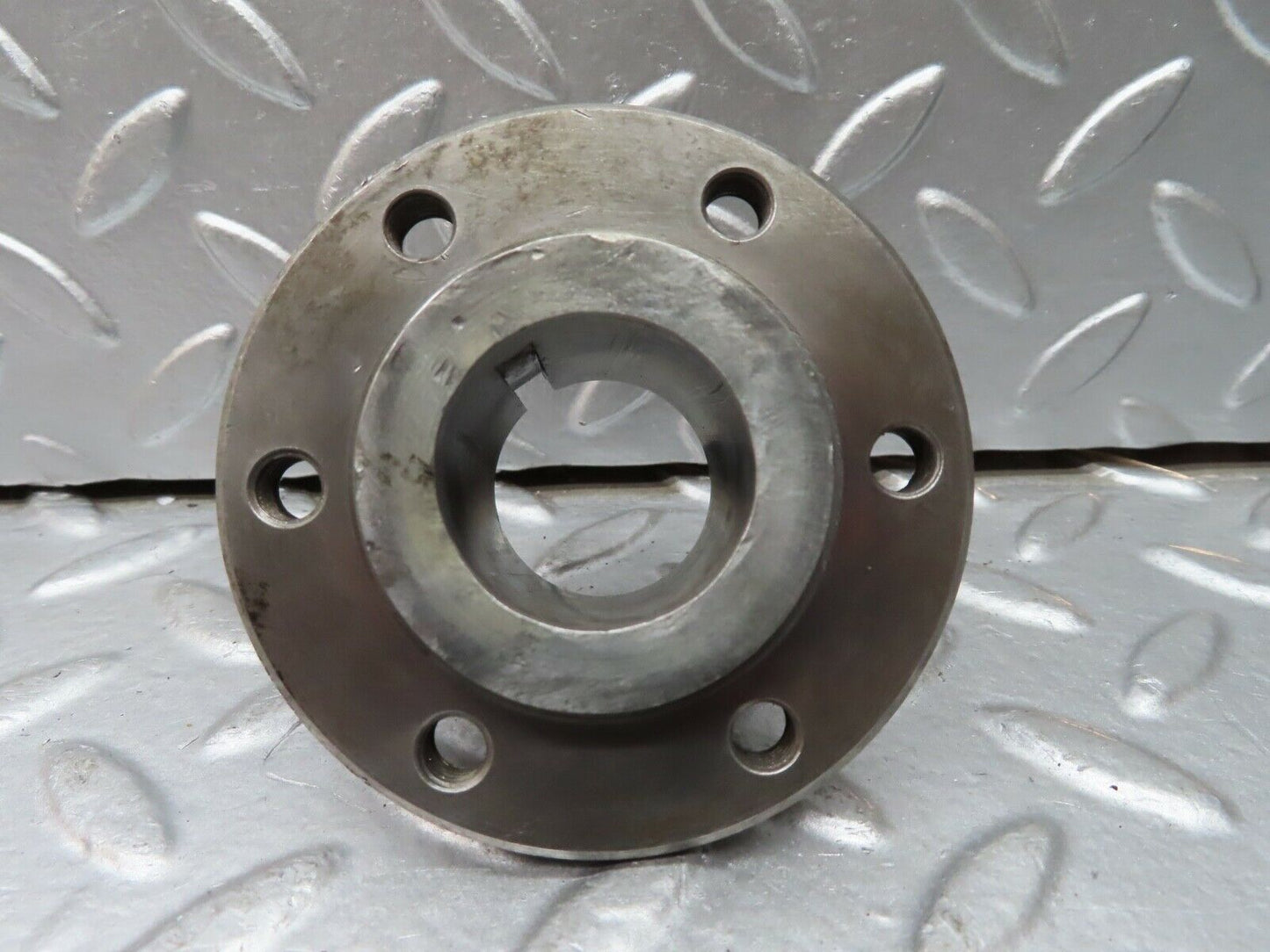 20672 Mercedes-Benz R107 450SL Crankshaft Sleeve Hub