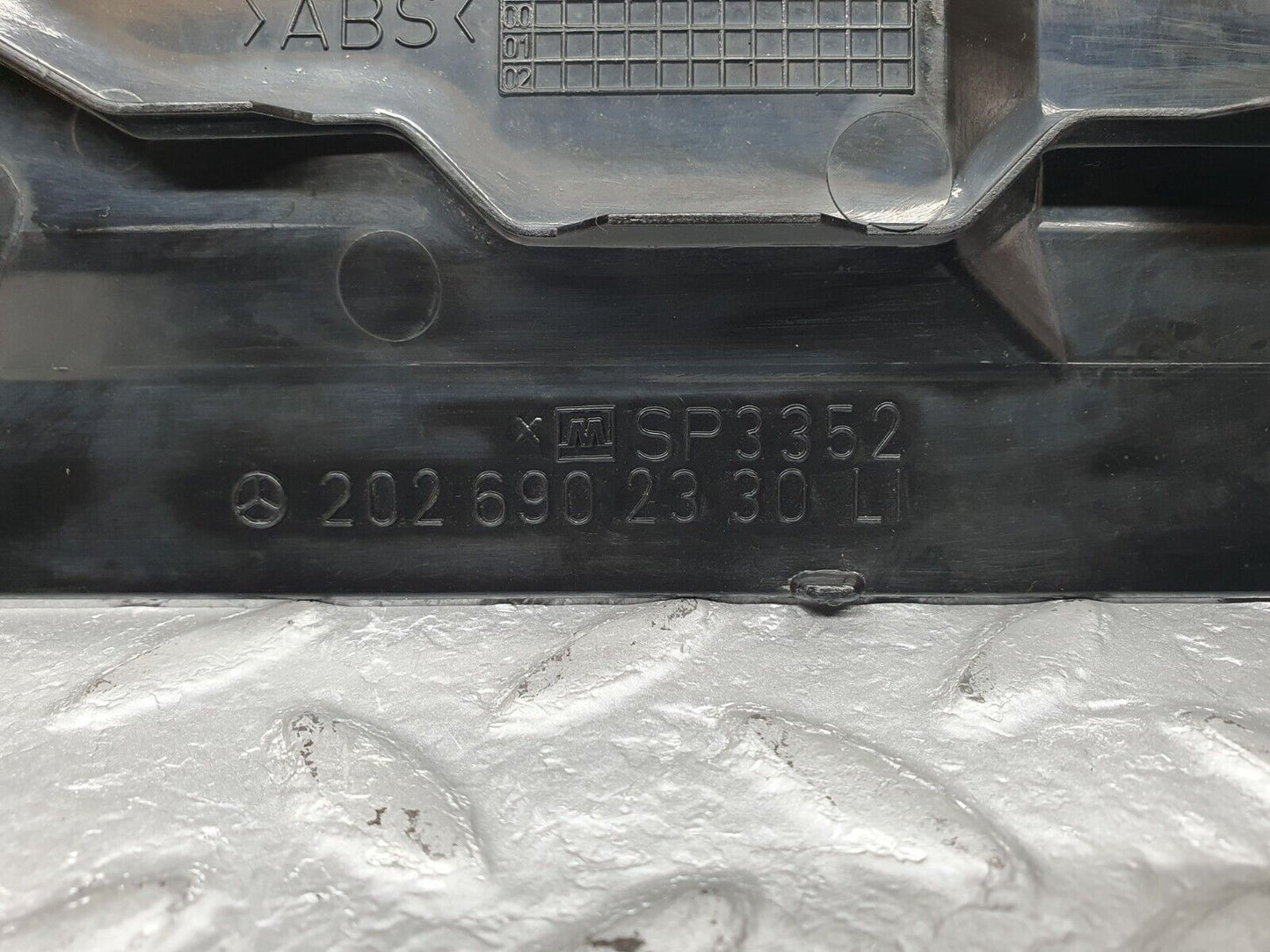 41780 Mercedes-Benz W202 C200 B Pillar Bottom Cover Left 2026902330