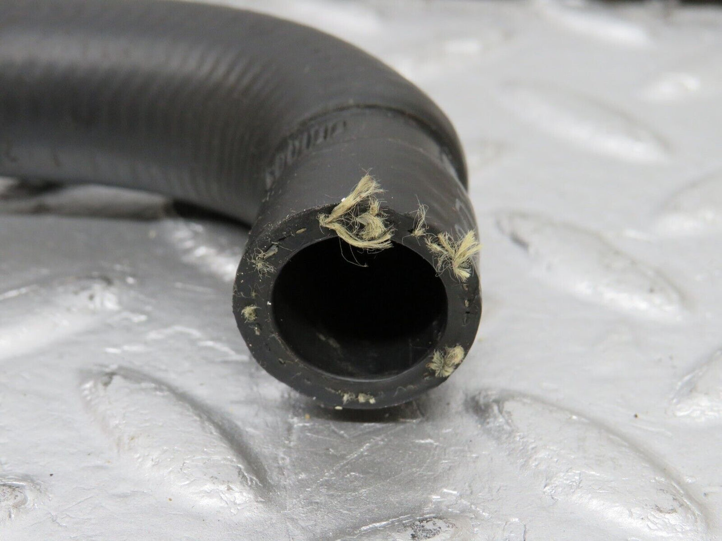 34405 Mercedes-Benz C126 380SEC Coupe Heater Hose Pipe 1268320294 1268320394