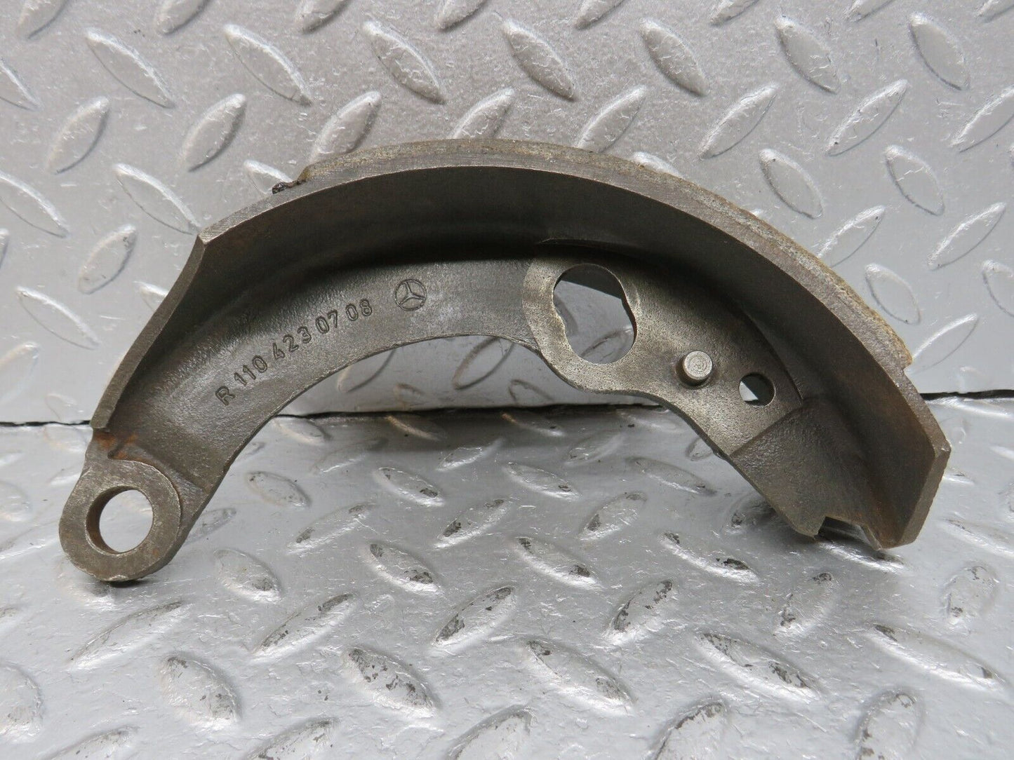 40502 Mercedes-Benz W110 230 Rear Brake Shoes 1104230808 1104230708