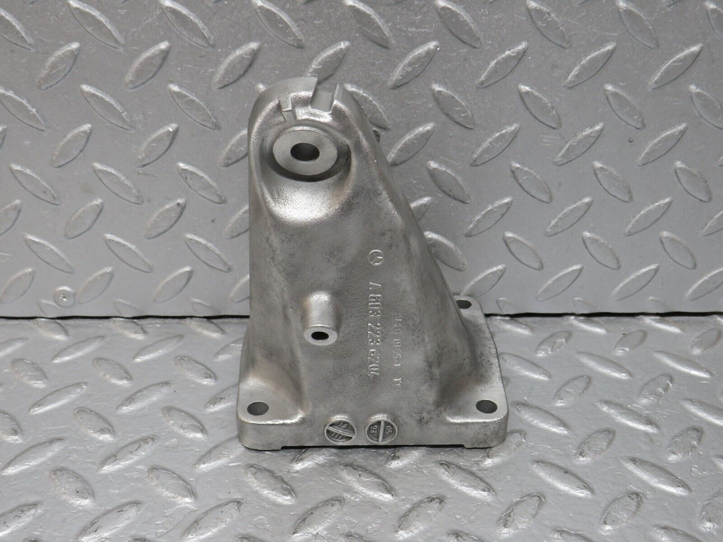 38123 Mercedes-Benz A124 320E Cabriolet Engine Mount Bracket Right 6032236204