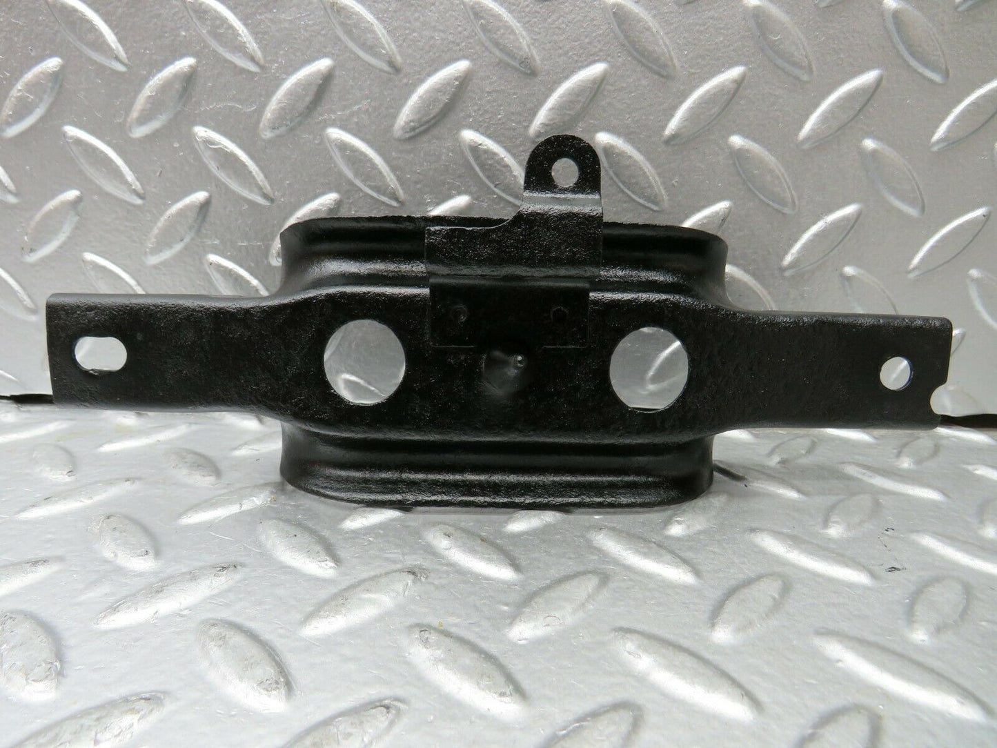 22916 Mercedes-Benz C107 450SLC Coupe Exhaust Bracket