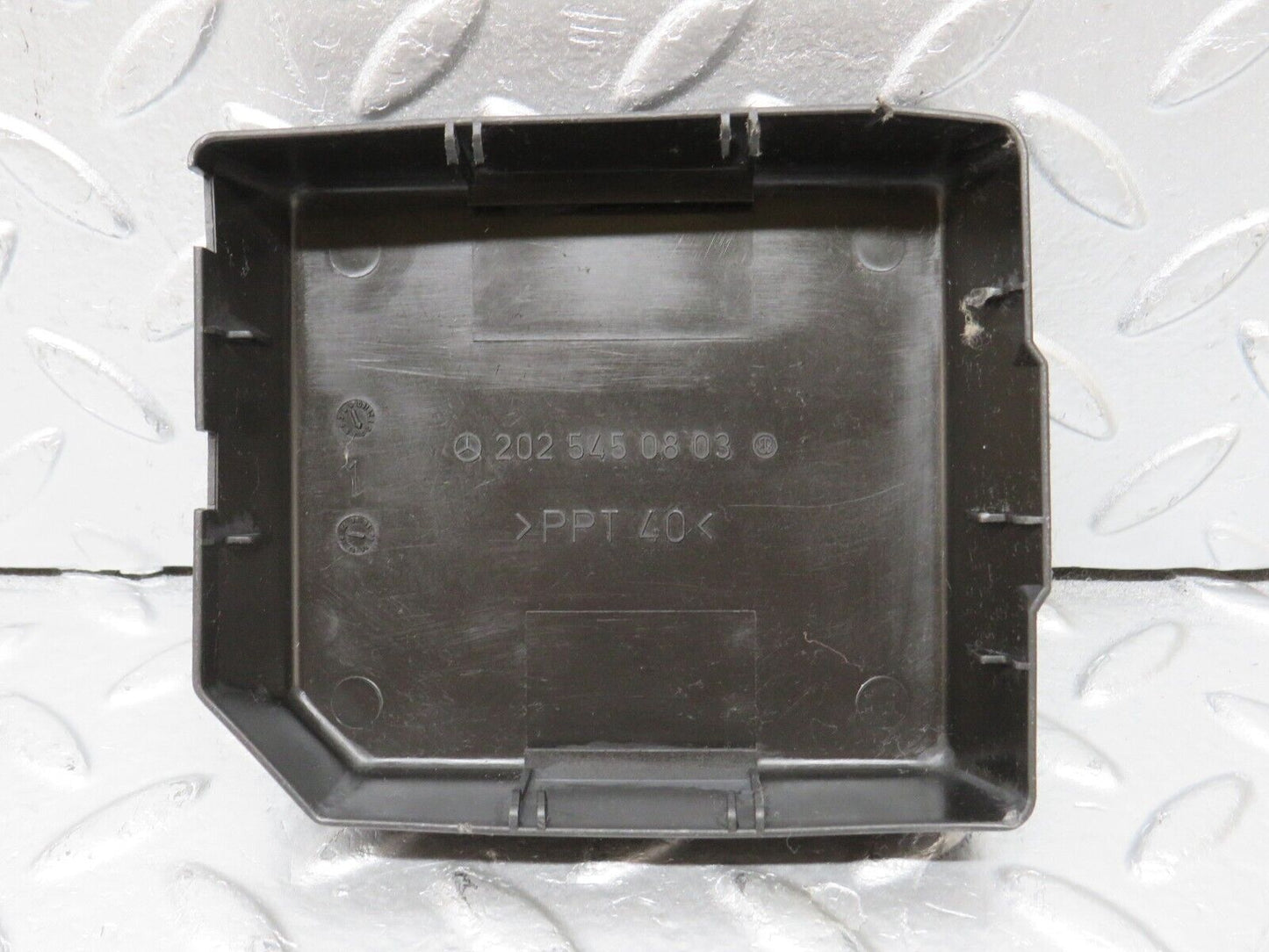 33334 Mercedes-Benz W202 C180 Fuse Box Cover Lid 2025450803 2025451700