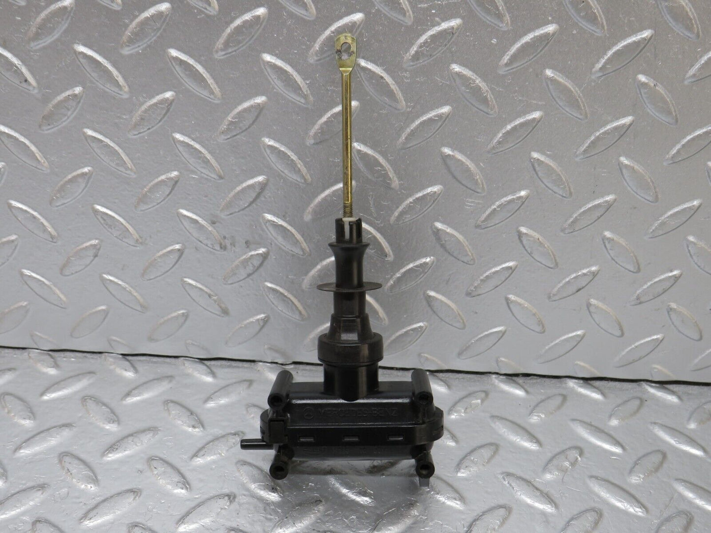 33648 Mercedes-Benz W201 190E 2.0L Door Lock Vacuum Actuator Rear Right