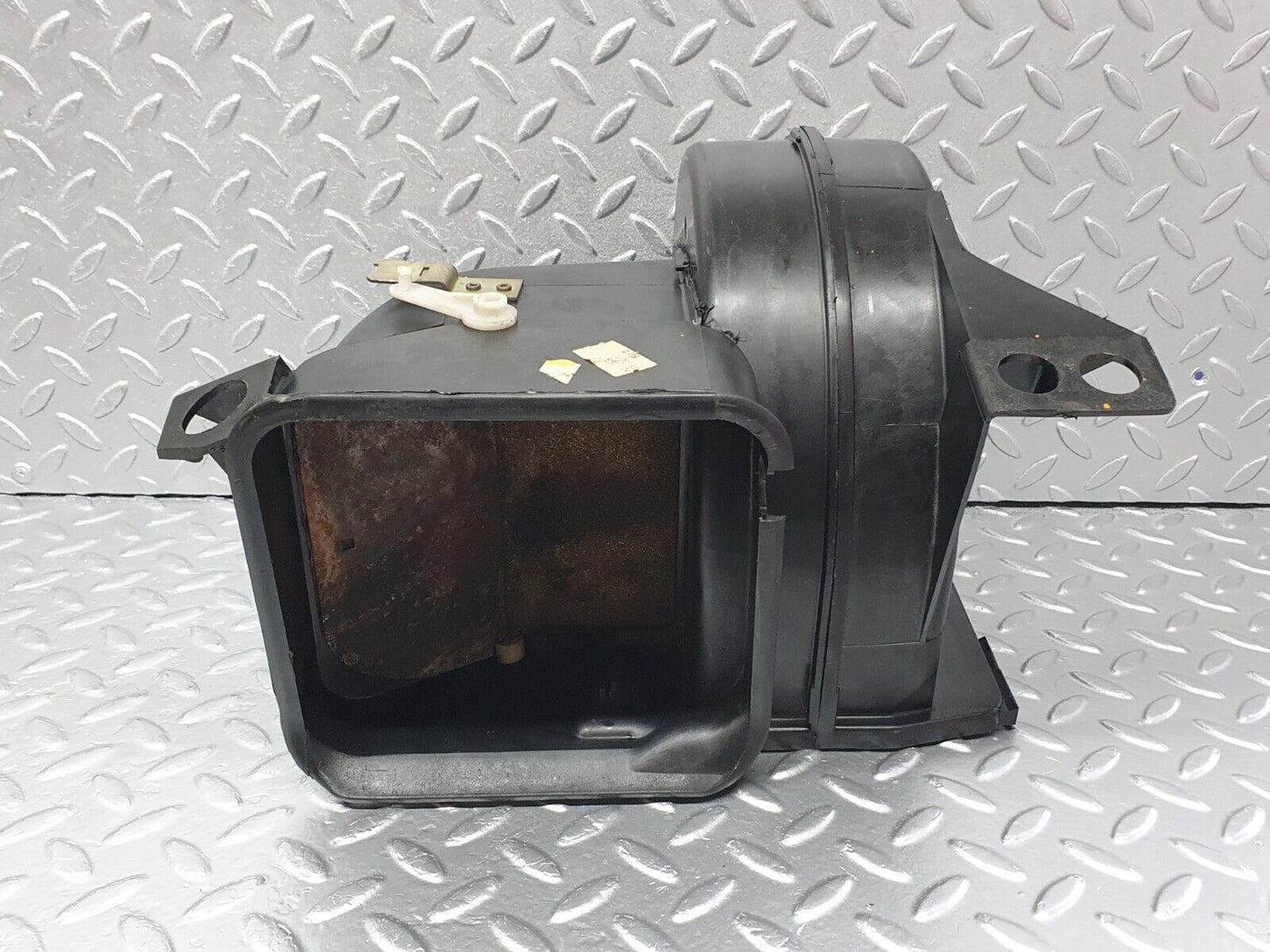 42136 Mercedes-Benz W123 280E Heater Blower Housing Behr 1238300008