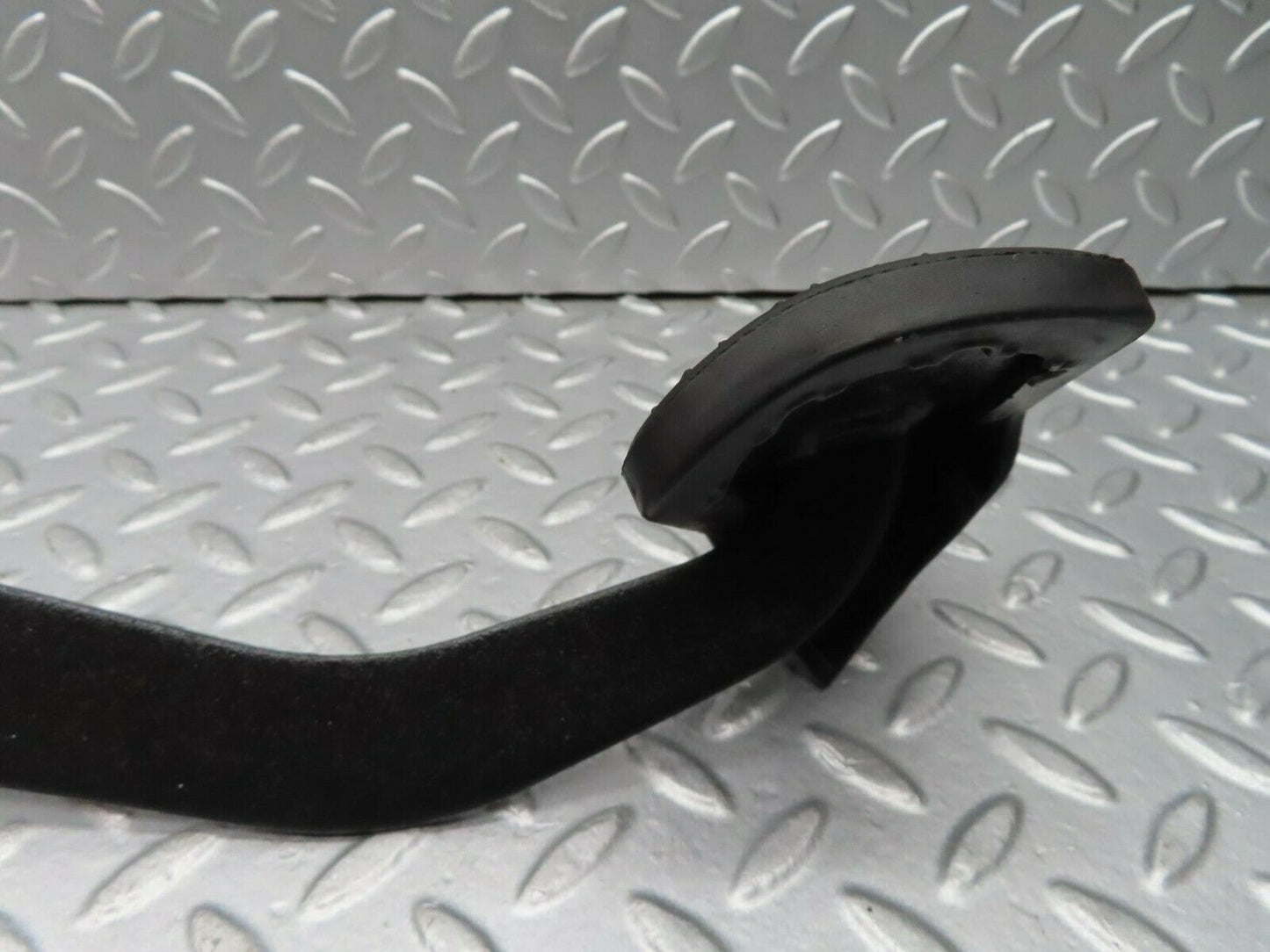 16362 Mercedes-Benz W124 260E Brake Pedal With Rubber 1232910082