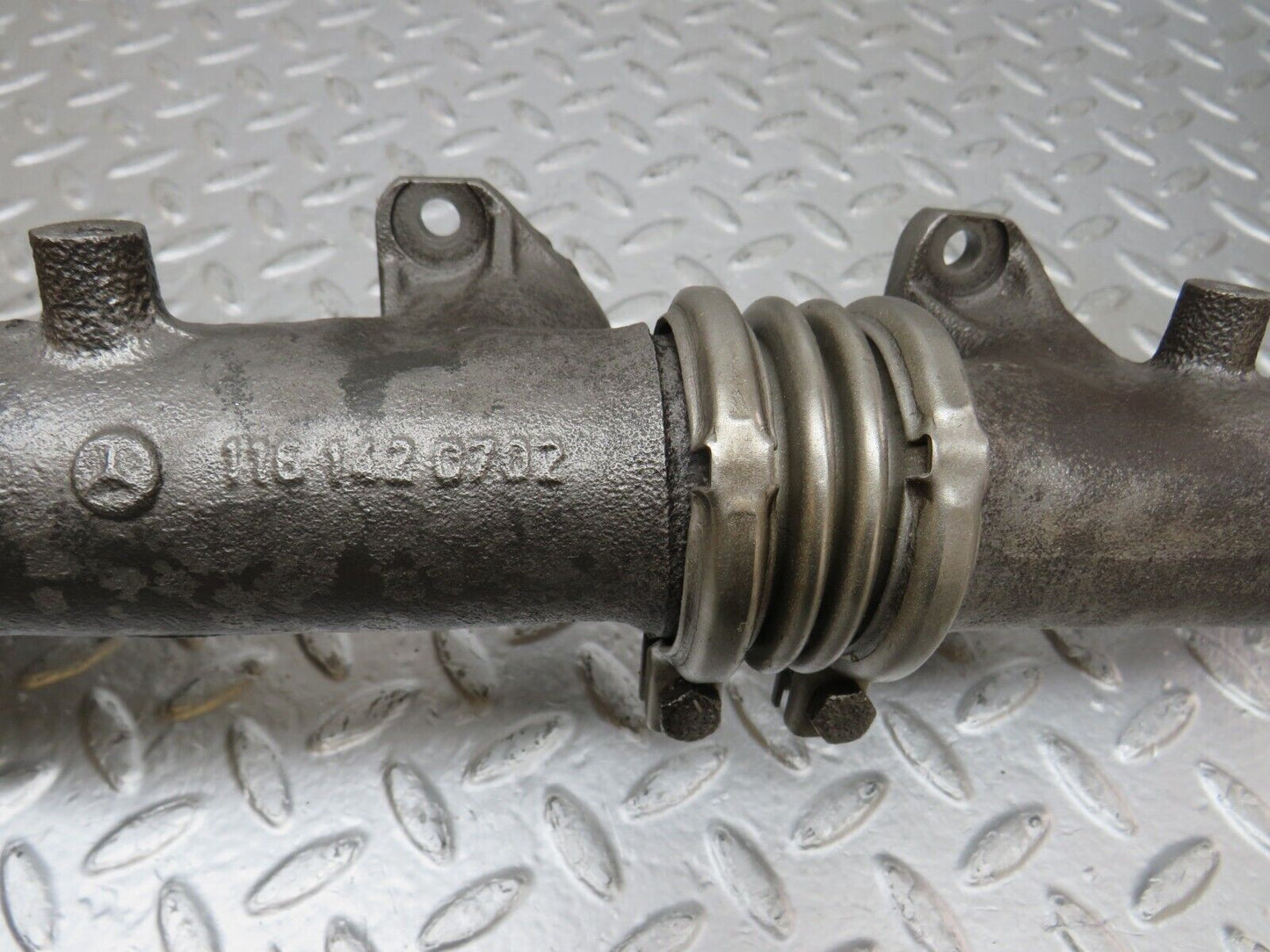 33123 Mercedes-Benz W126 380 V8 Exhaust Manifold Right 1161420602 1161420702