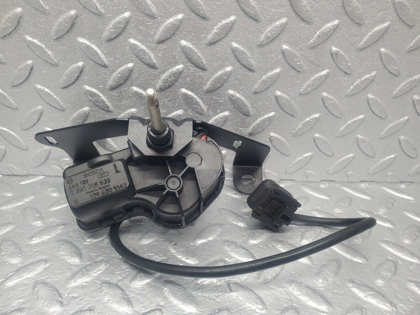 46035 Mercedes-Benz W126 420SE Headlight Wiper Motor Bosch Left 1268205142 0390206839