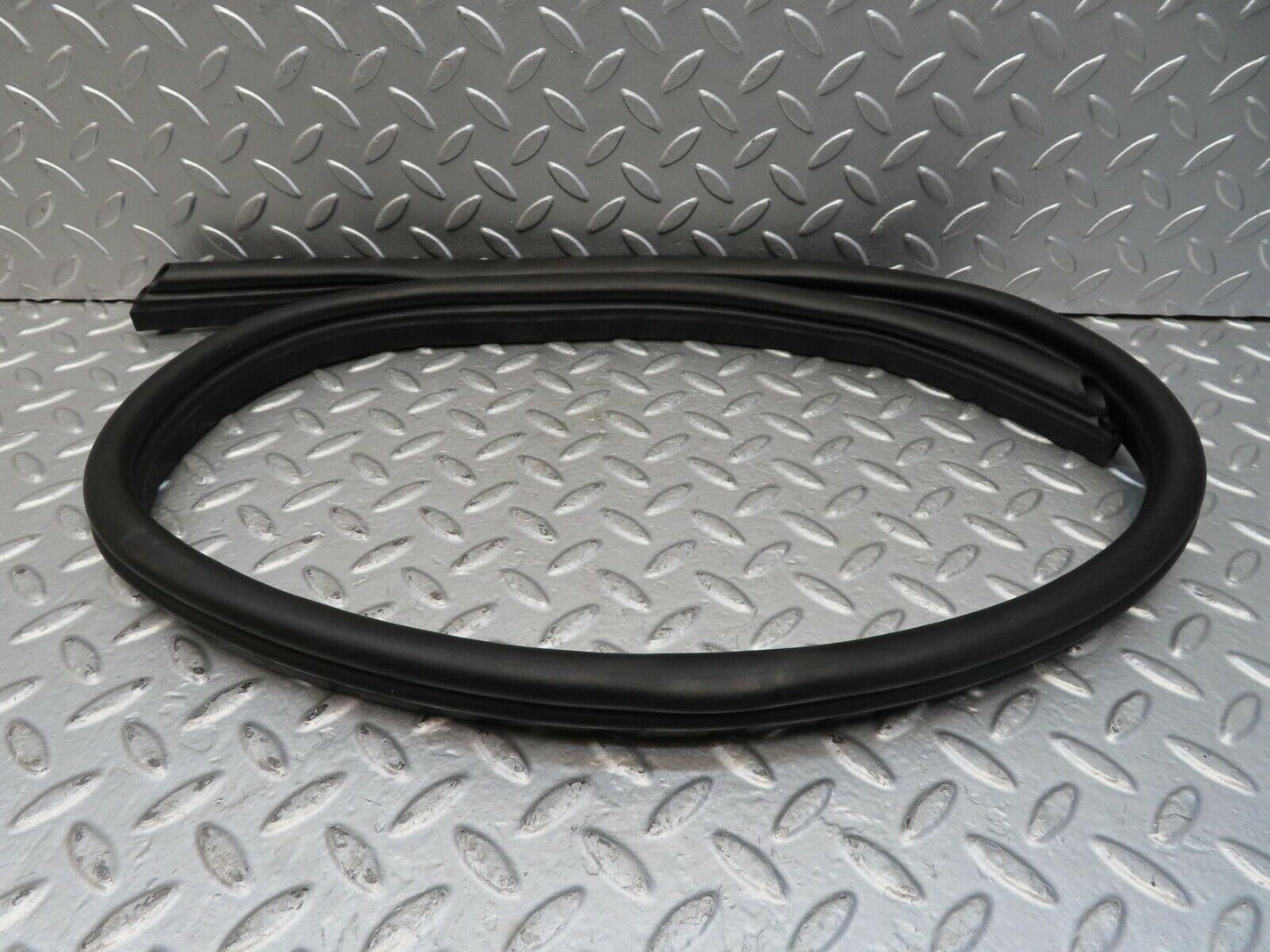 15181 Mercedes-Benz W140 S320 Firewall Bulkhead Rubber Seal