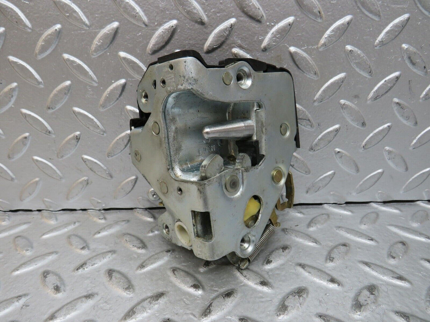 28739 Mercedes-Benz W123 230E Front Right Door Lock Mechanism 1237230208