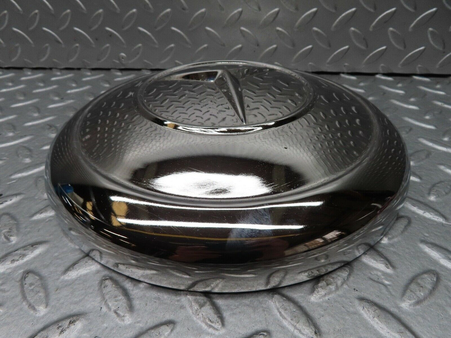 18178 Mercedes-Benz W111 220SE Coupe Chrome Wheel Hub Cap