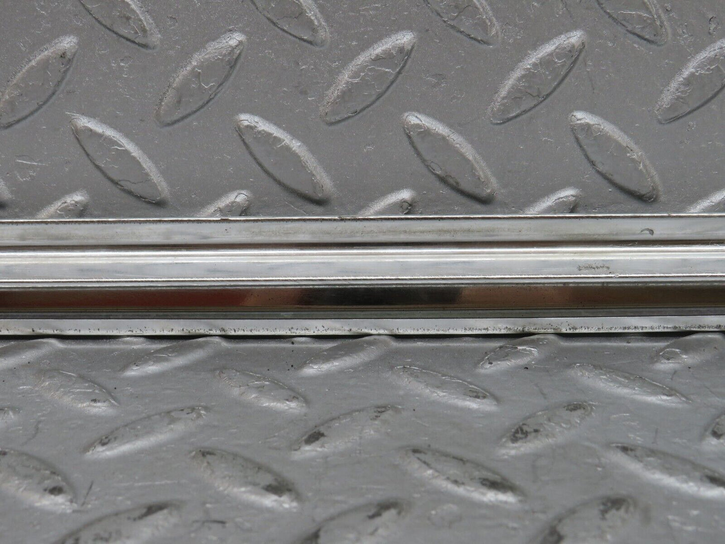 36294 Mercedes-Benz W126 420SE Front Left Door Chrome Moulding Trim