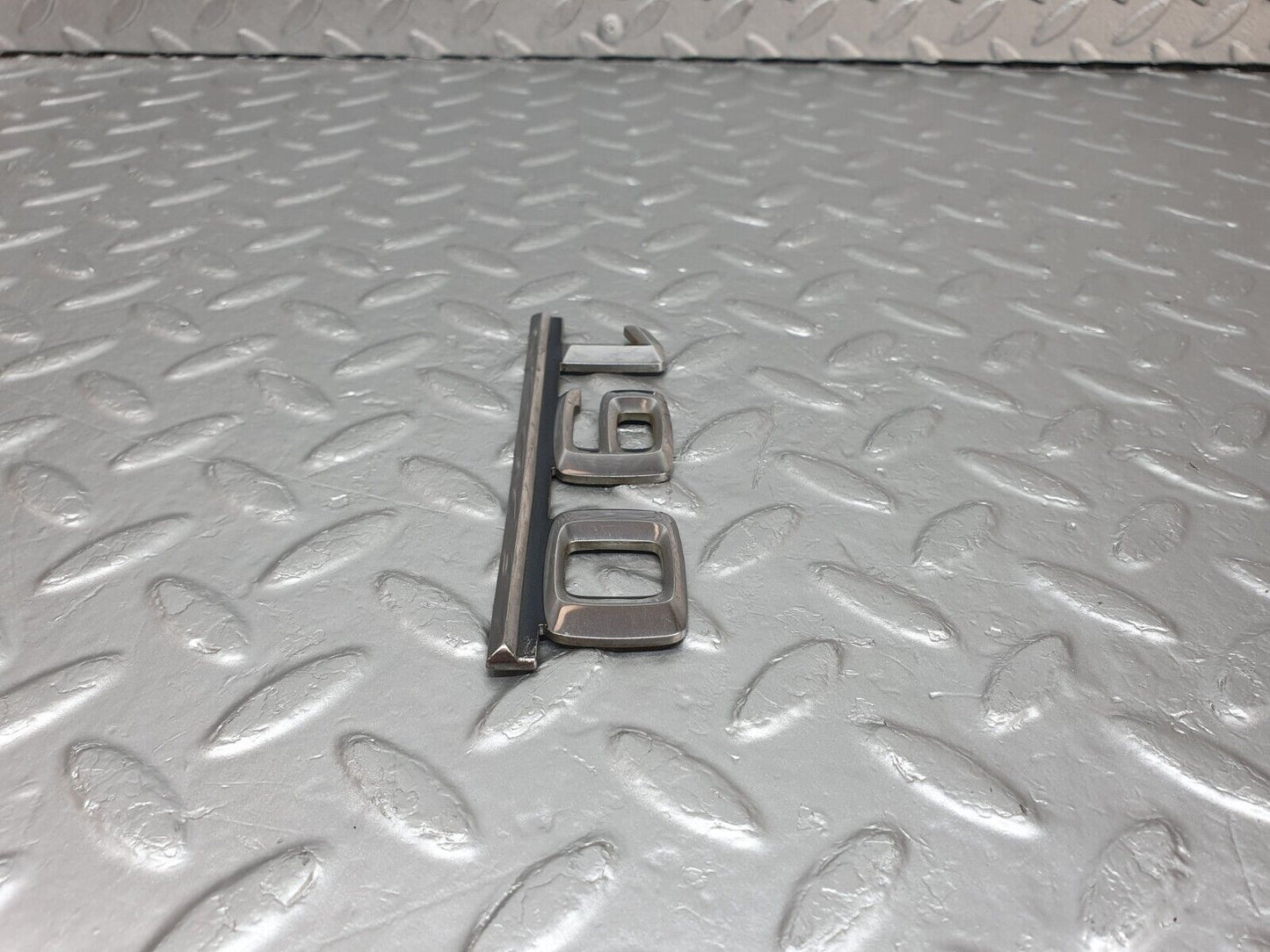 42945 Mercedes-Benz W201 190 2.0L Trunk Badge Emblem
