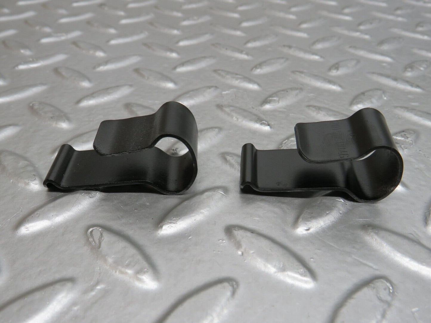 29568 Mercedes-Benz W124 230E Radiator Fan Shroud Holder Pair 2015040046