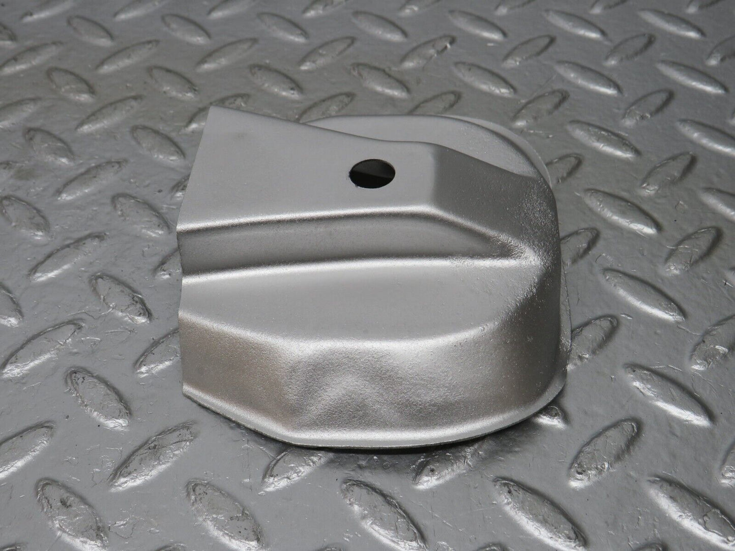 32991 Mercedes-Benz C107 R107 350 V8 Engine Mount Bracket