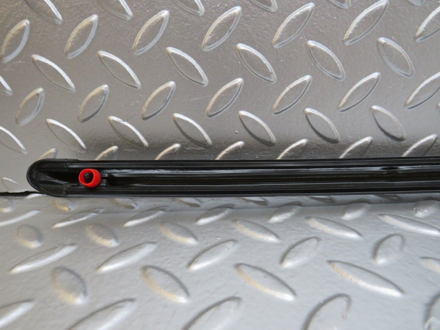 27109 Mercedes-Benz W123 280E Front Left Fender Wing Centre Moulding Trim