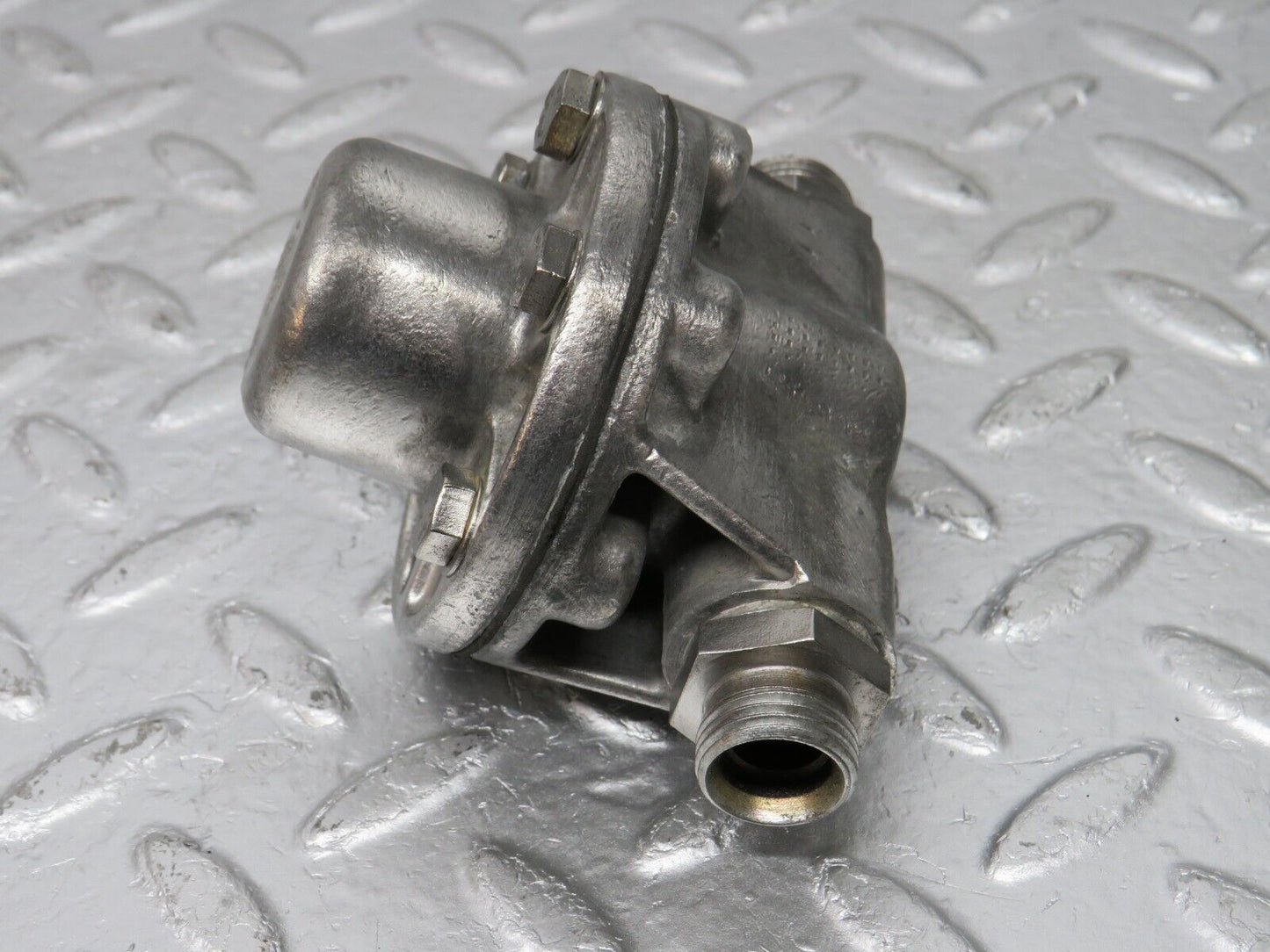 33065 Mercedes-Benz C107 R107 350 V8 Oil Pressure Damper 1161870196 1161870494