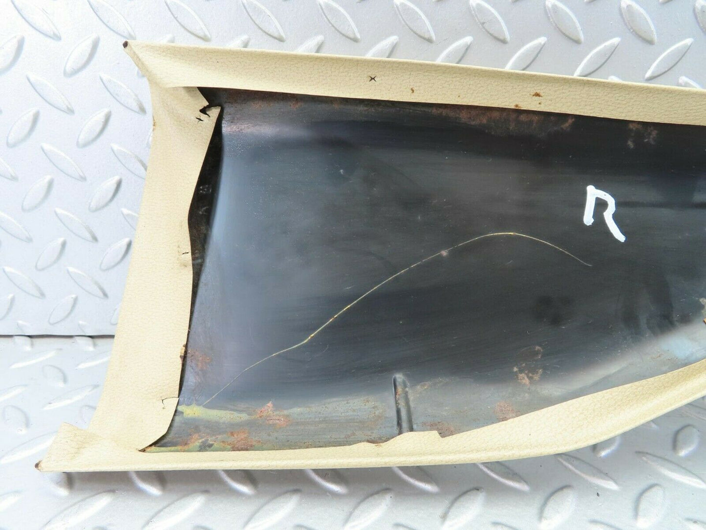 7384 Mercedes-Benz W116 450SE B Pillar Cover Right Side
