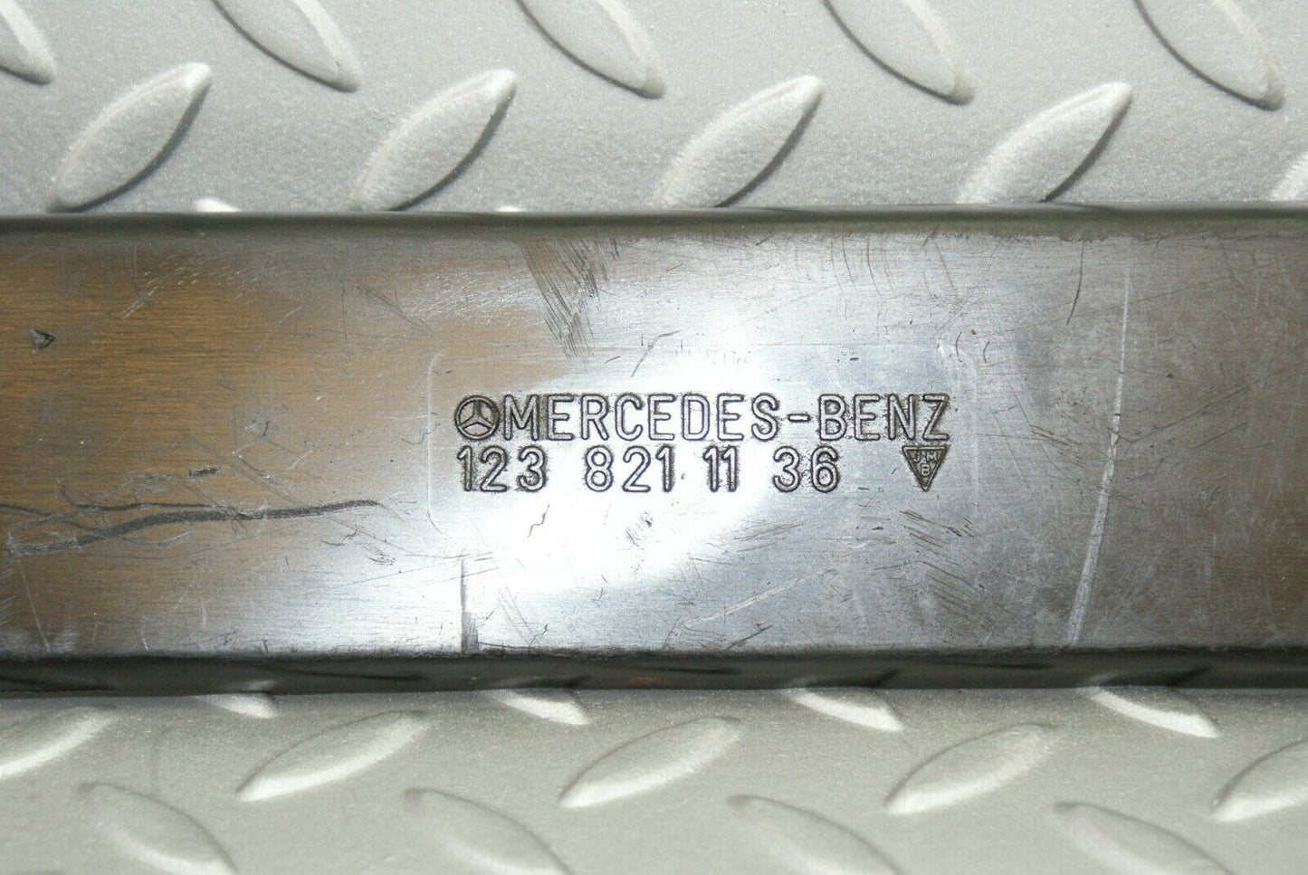 2986 Mercedes-Benz C123 280CE Coupe Cabel Chanel Cover 1238211136