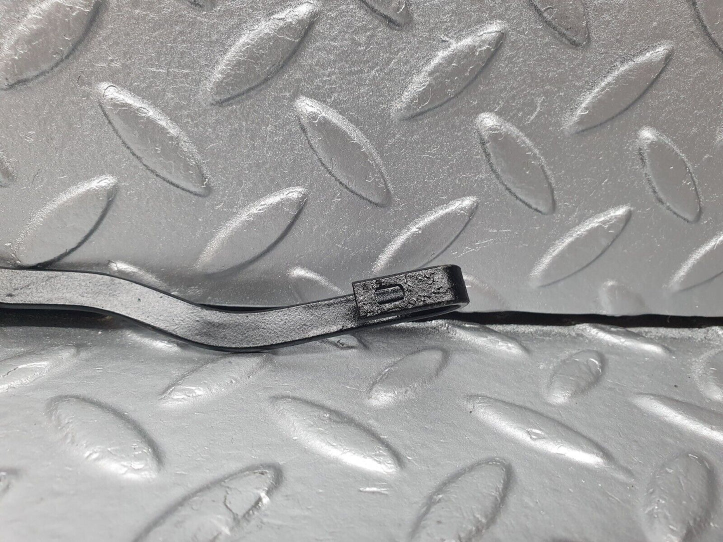 40730 Mercedes-Benz W123 300D Wiper Arm Bosch Right Side 3399990553