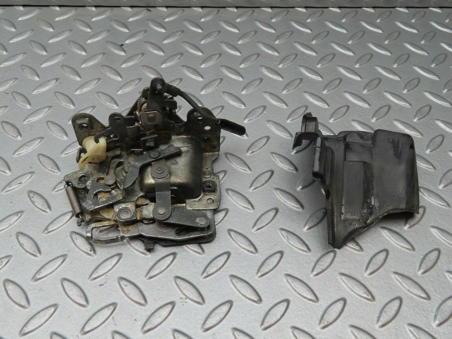 4316 Mercedes-Benz W123 230E Front Left Door Lock Mechanism