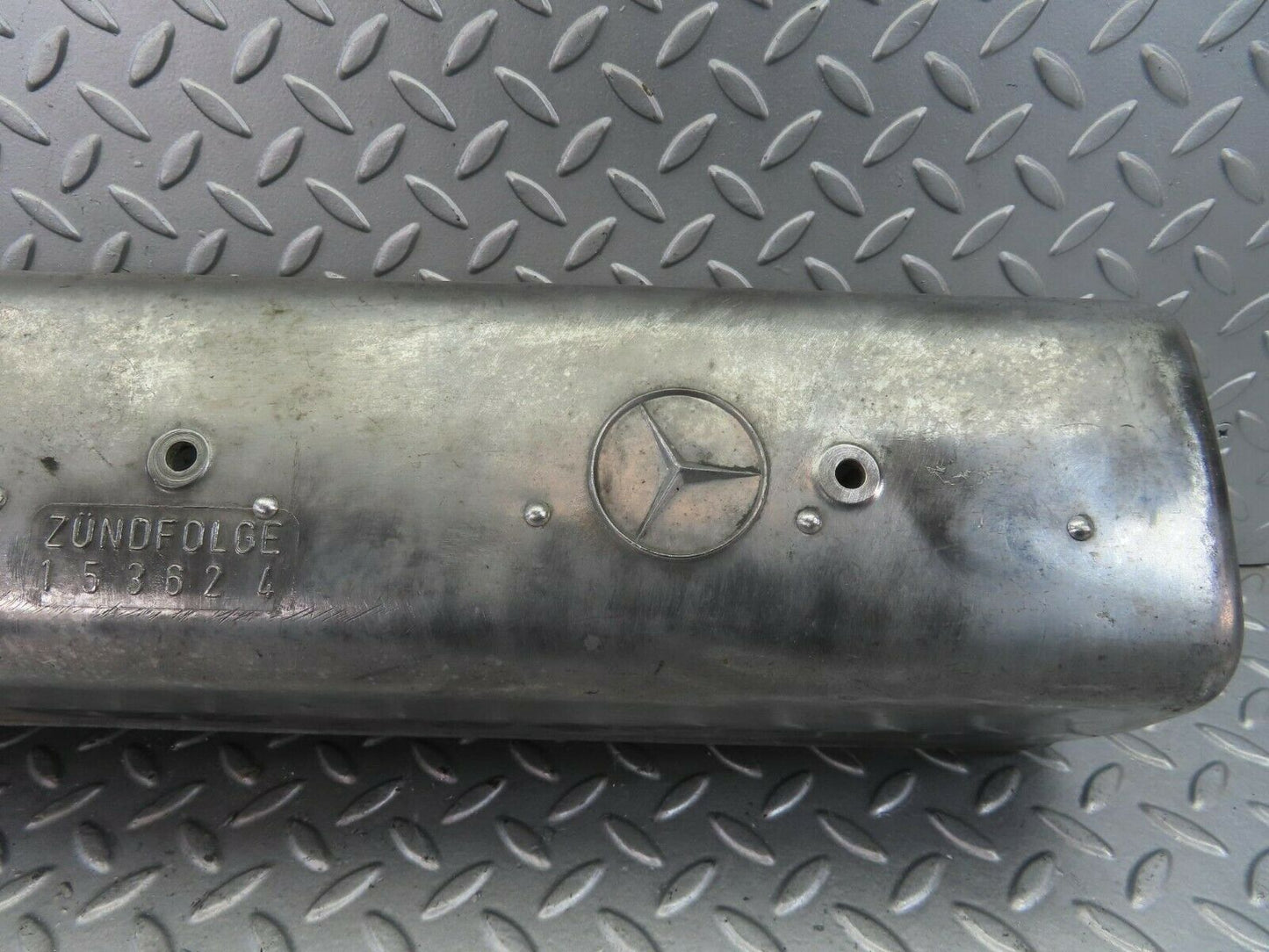 8674 Mercedes-Benz W111 Cylinder Head Valve Cover 1800161305