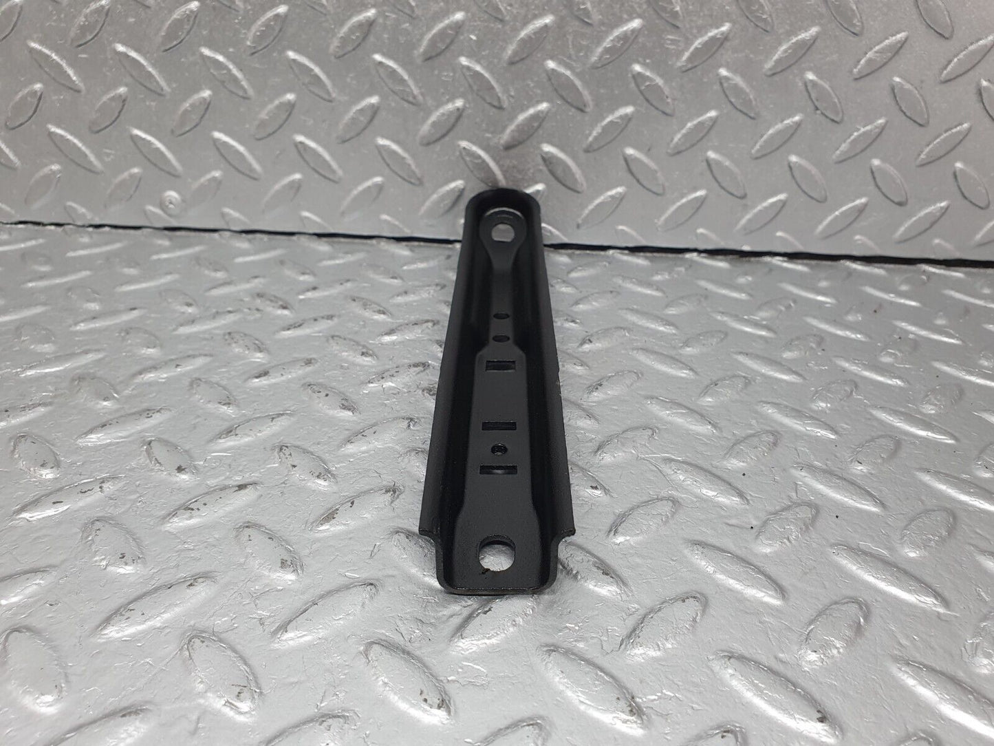 41615 Mercedes-Benz W124 200E Air Intake Manifold Bracket