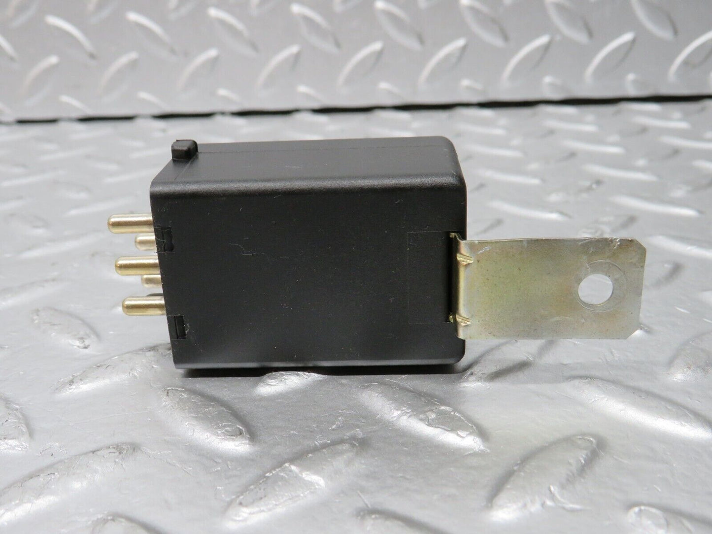 32011 Mercedes-Benz W123 230E Rear Heated Window Relay 1078200010