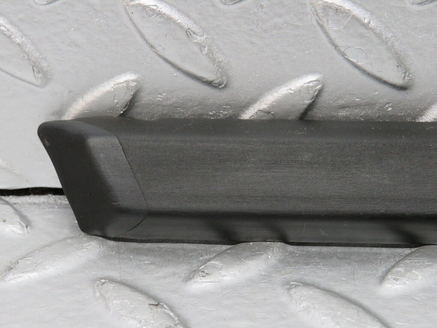 33782 Mercedes-Benz W201 190E 2.0L Front Left Fender Wing Centre Moulding Trim