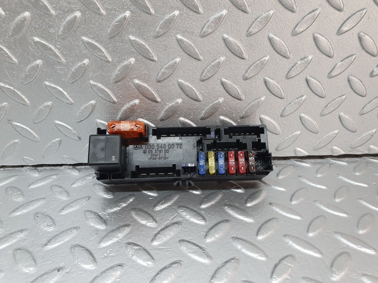 41898 Mercedes-Benz W202 C200 Fuse Box Relay Box 0005400072