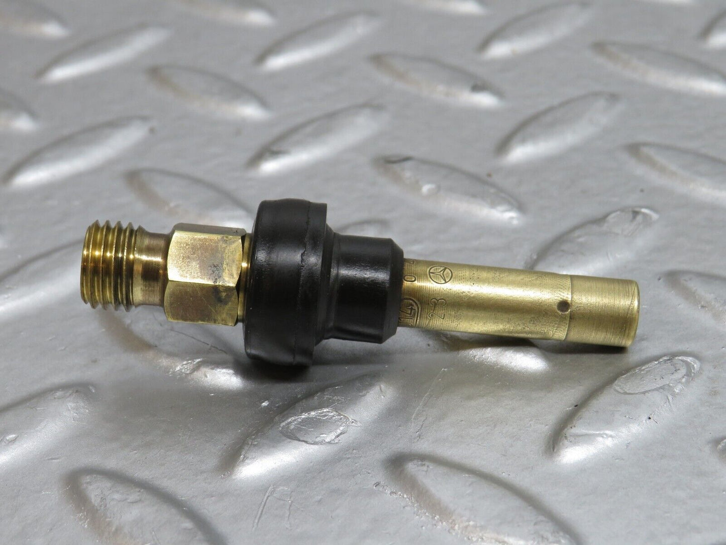 29578 Mercedes-Benz W124 230E Fuel Injector  0437502047 0000785623