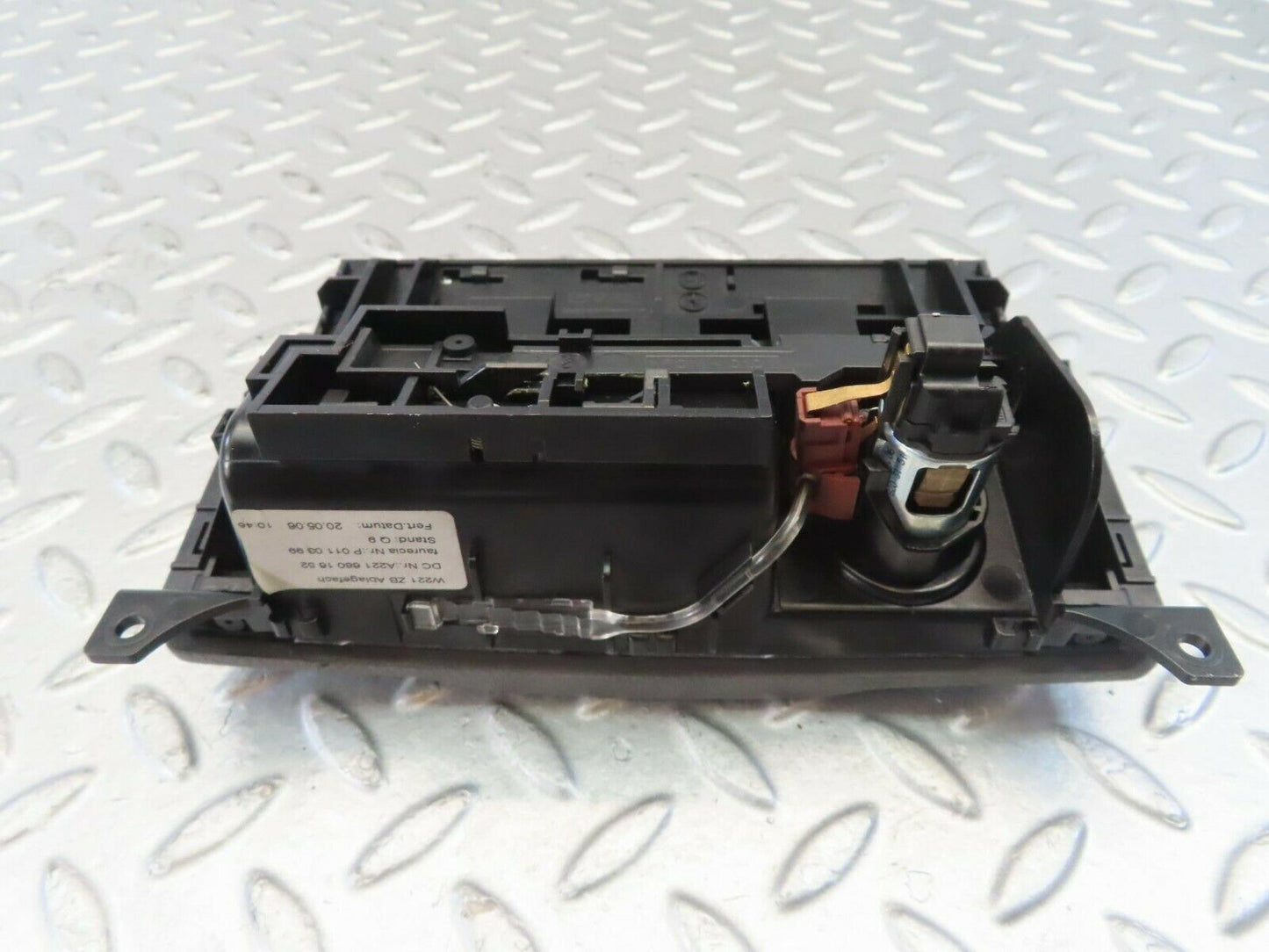 11130 Mercedes-Benz W221 S320 Ashtray 2216801652