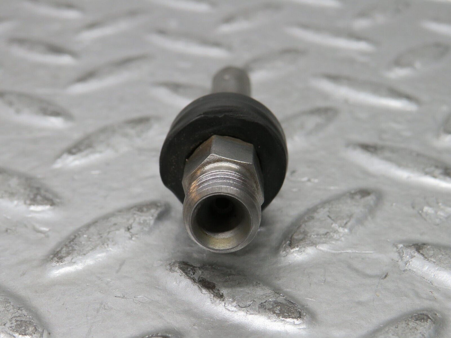 28661 Mercedes-Benz W123 230E Fuel Injector Bosch 0437502010