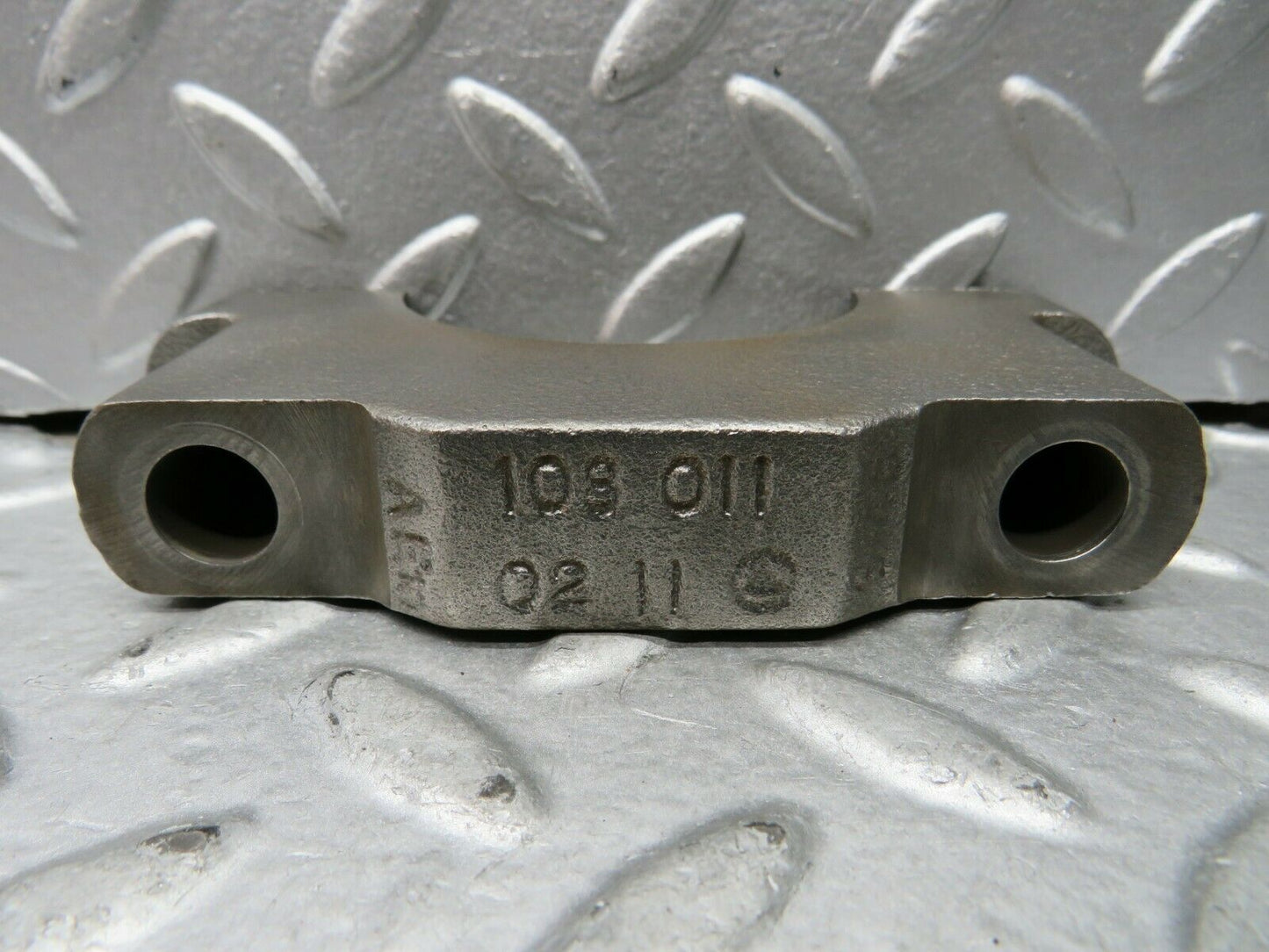 22115 Mercedes-Benz S123 280TE Crankshaft Bearing Holder Block 1080110211