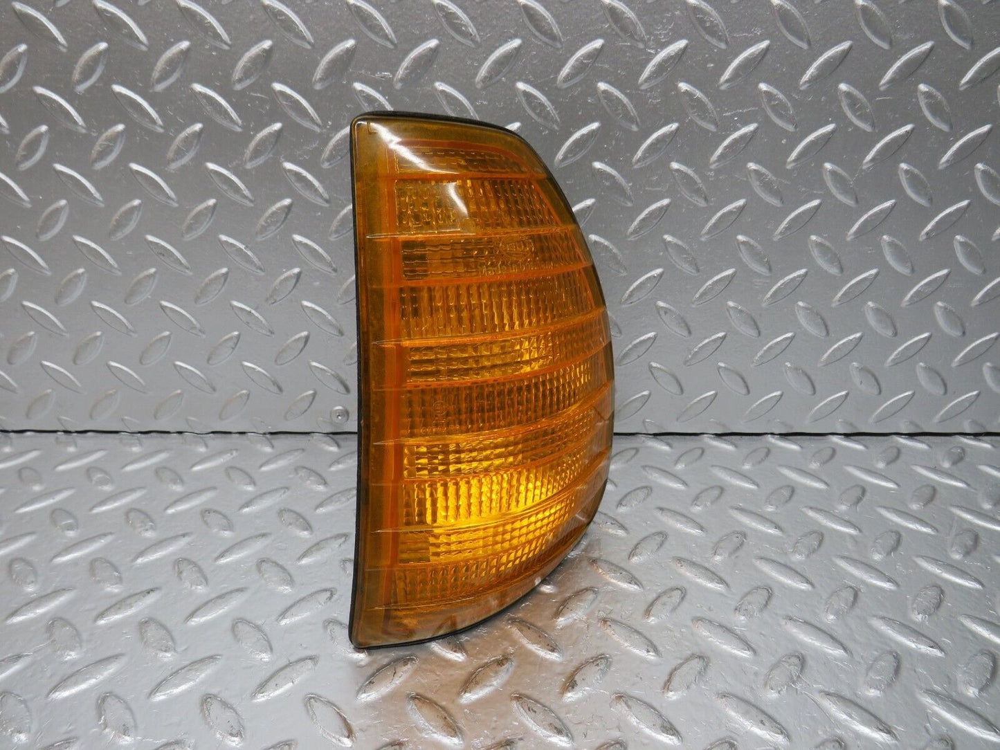 31063 Mercedes-Benz W123 200D Indicator Light Front Left Hella 32744R6