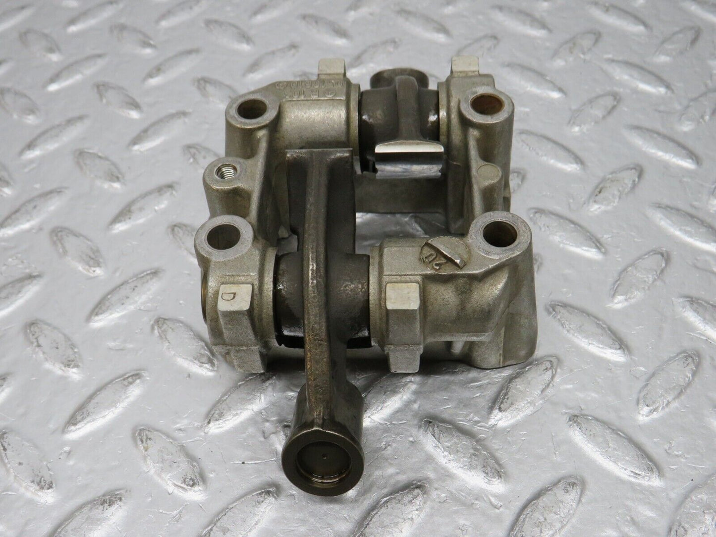 32621 Mercedes-Benz S124 300TE Rocker Arms Camshaft Bearing Block 1030510610