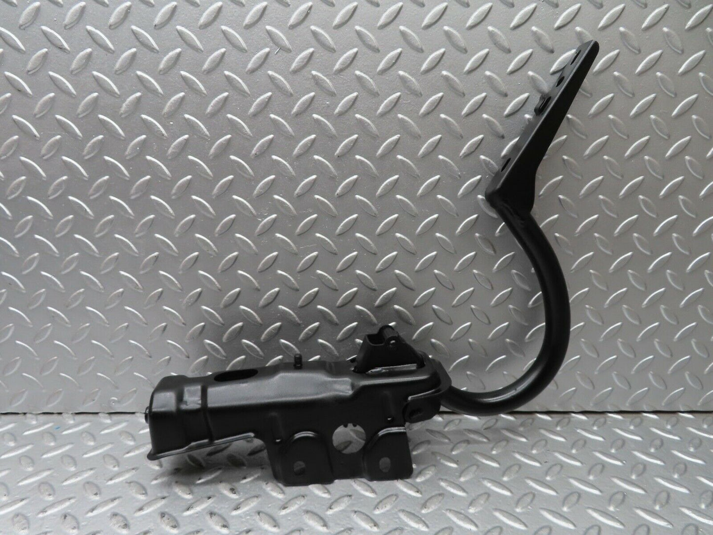 21527 Mercedes-Benz W126 300SE Trunk Hinge Left Side