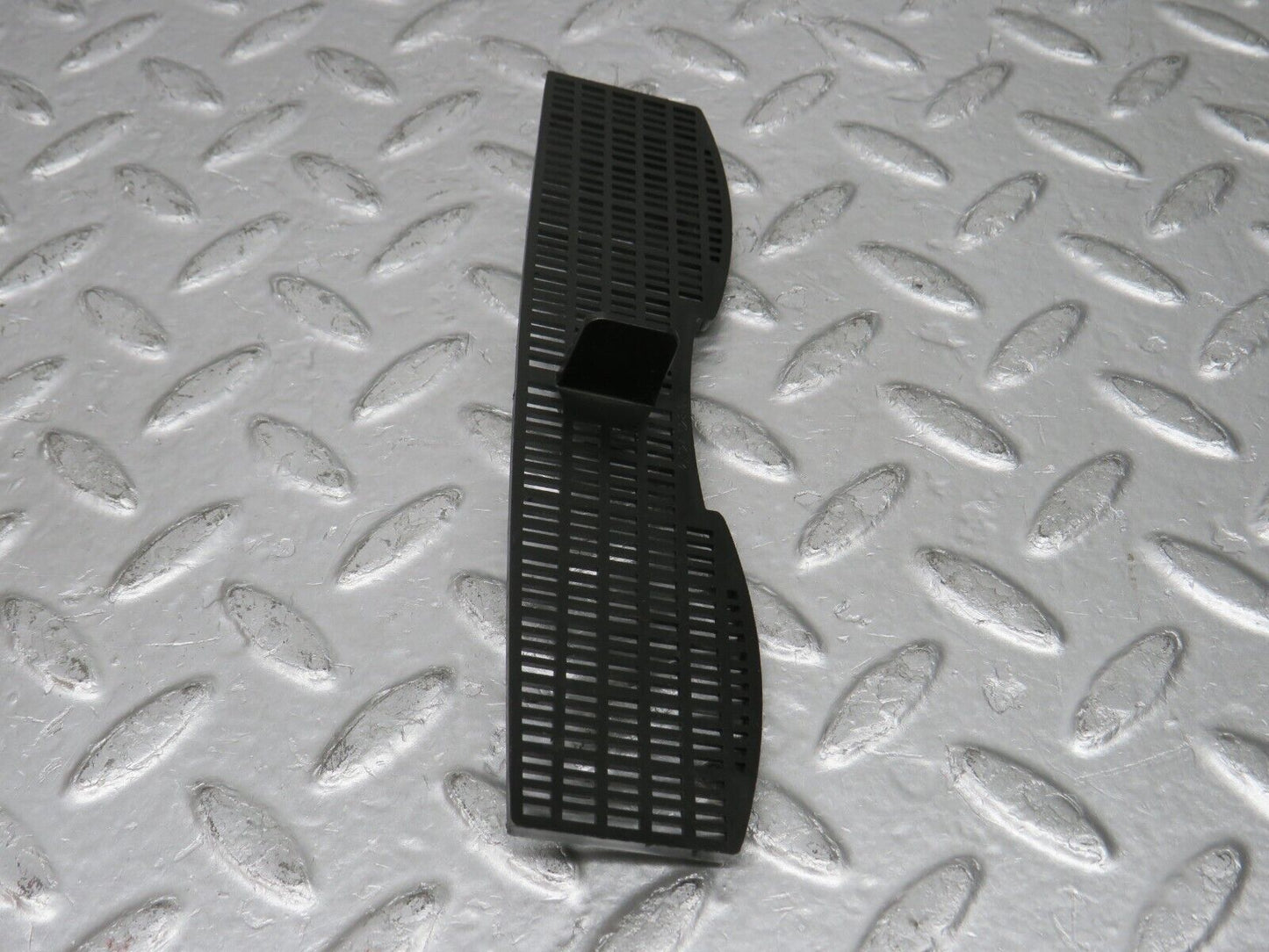 29547 Mercedes-Benz W124 230E Windscreen Water Drain Grill 1246280067