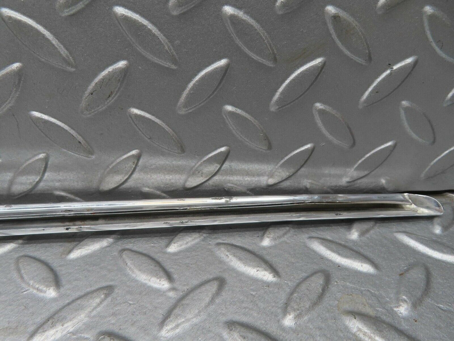 13600 Mercedes-Benz W123 200 Front Left Door Chrome Moulding Trim