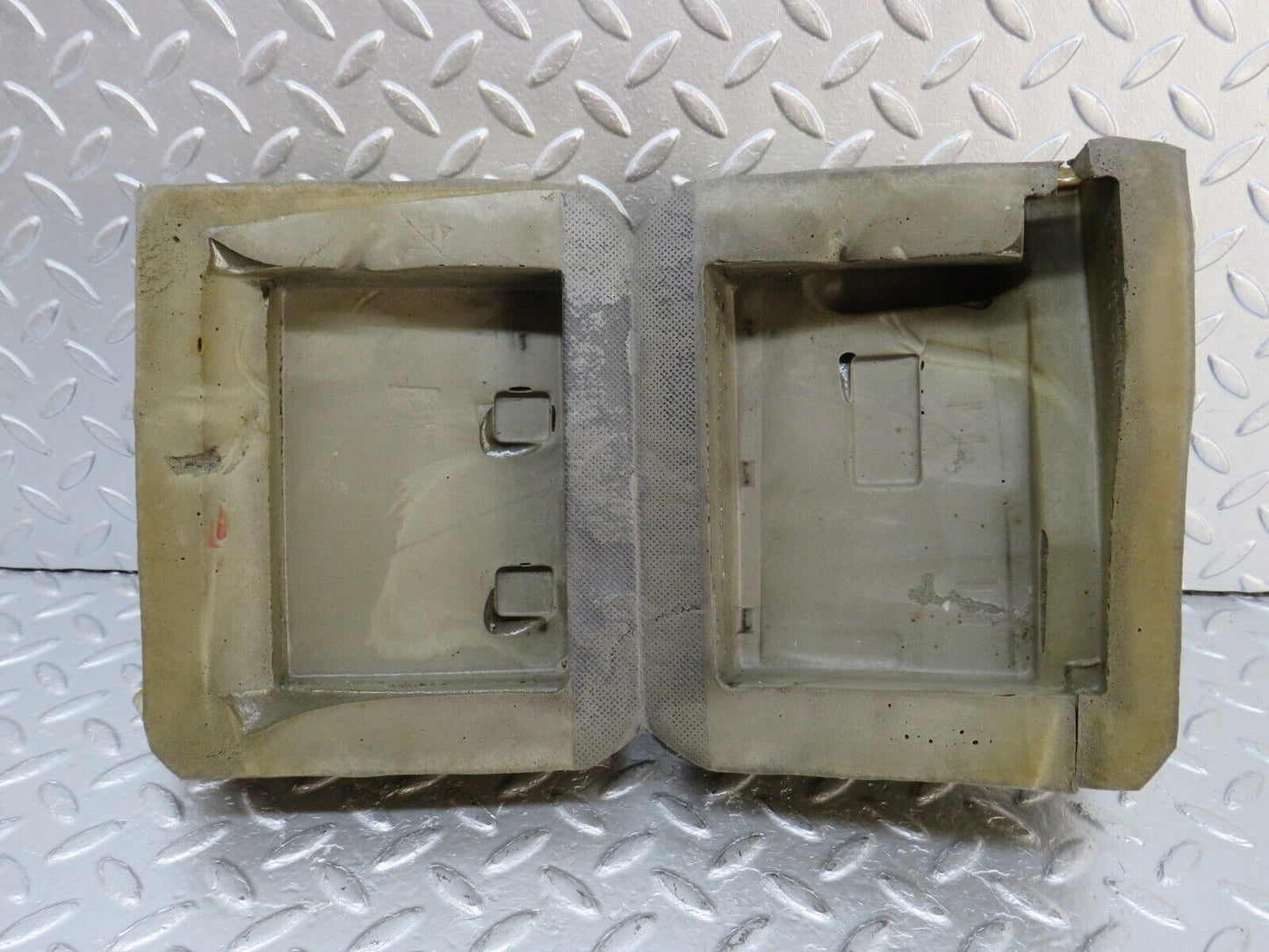 33798 Mercedes-Benz W201 190E Central Locking Pump Sponge Cover 2018000135
