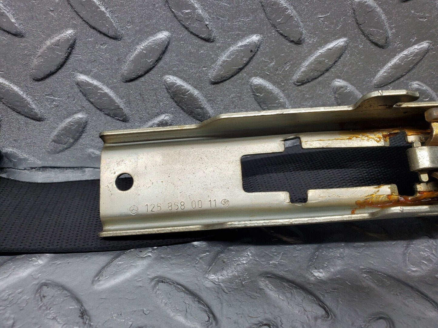 45864 Mercedes-Benz W126 420SE Front Left Seat Belt With Buckle 1268603986 1268680011 1268604096