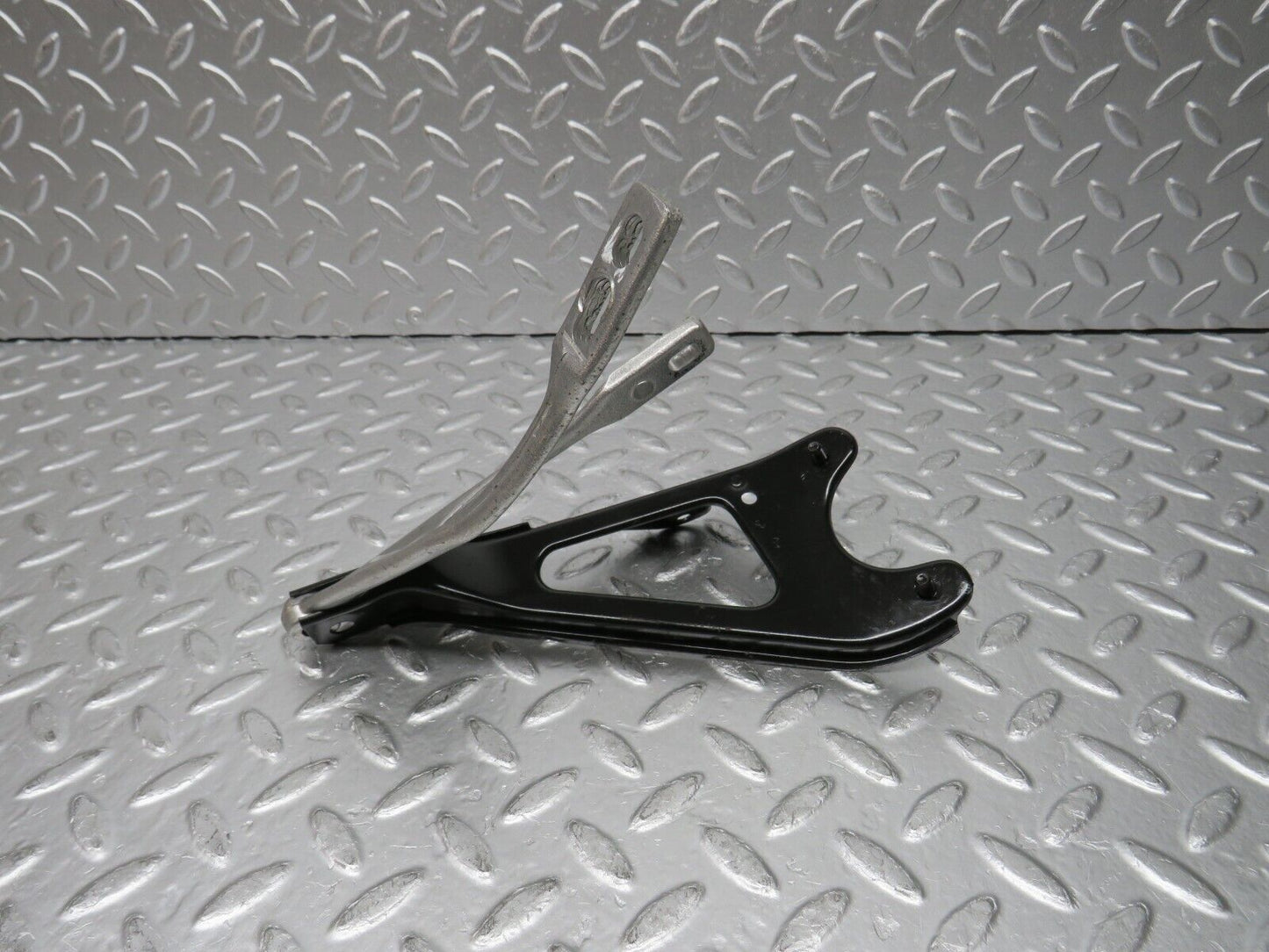 30724 Mercedes-Benz W201 190E 2.0L Steering Column Bracket