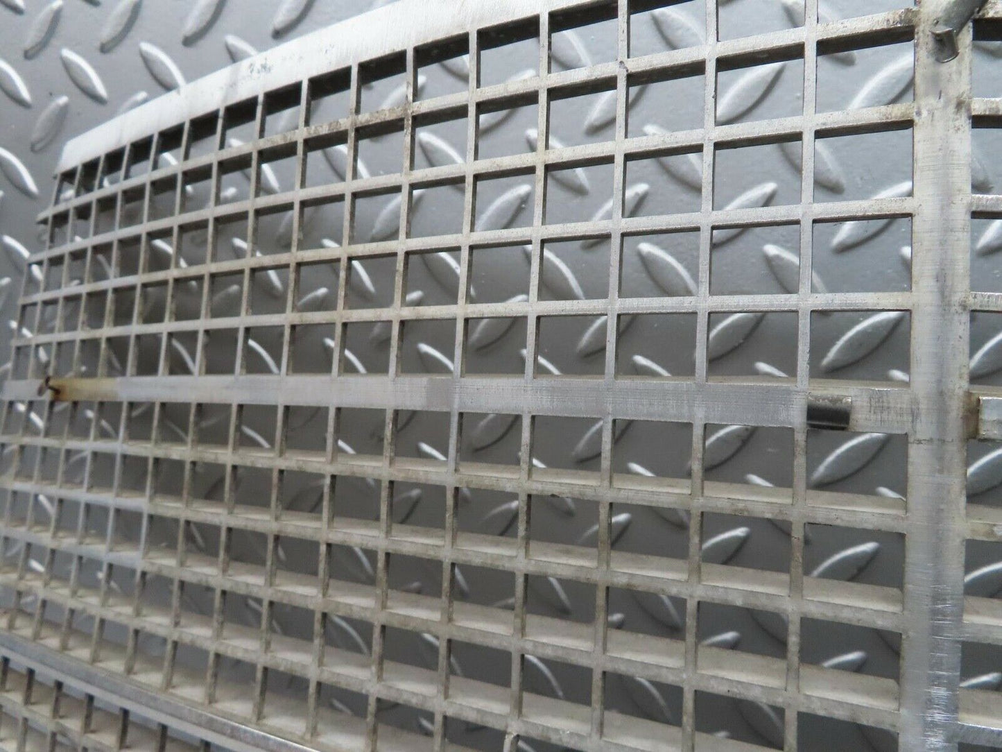 12616 Mercedes-Benz W108 280SE 3.5 Bonnet Grill