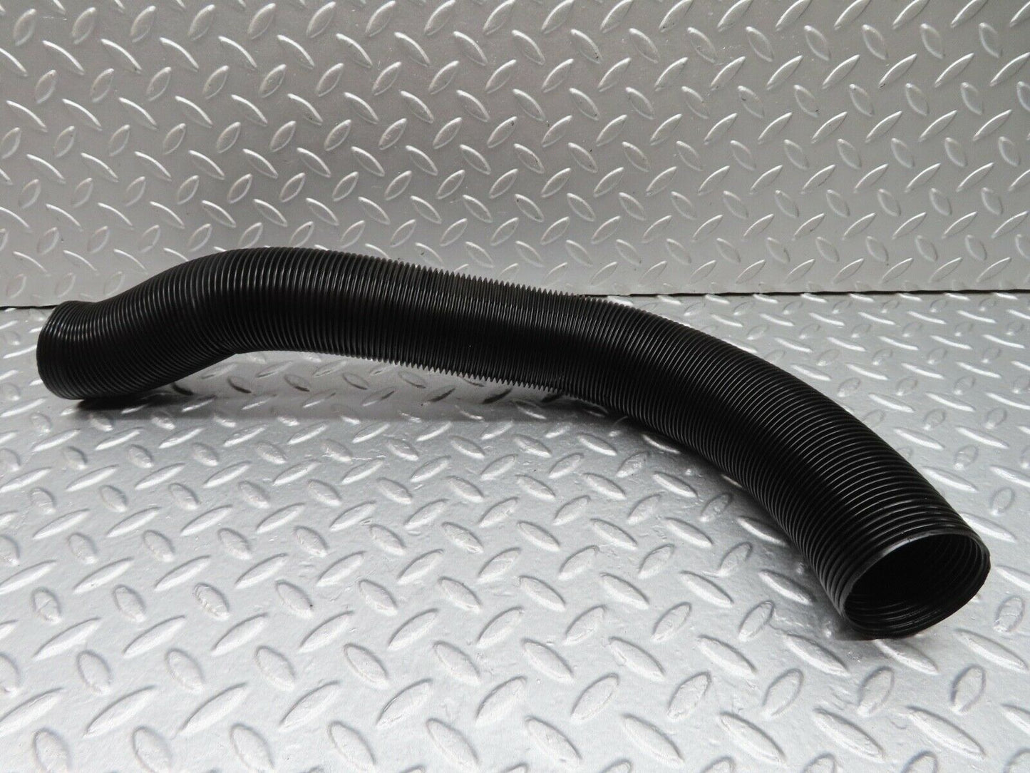 17918 Mercedes-Benz W123 200 Air Duct Pipe Hose
