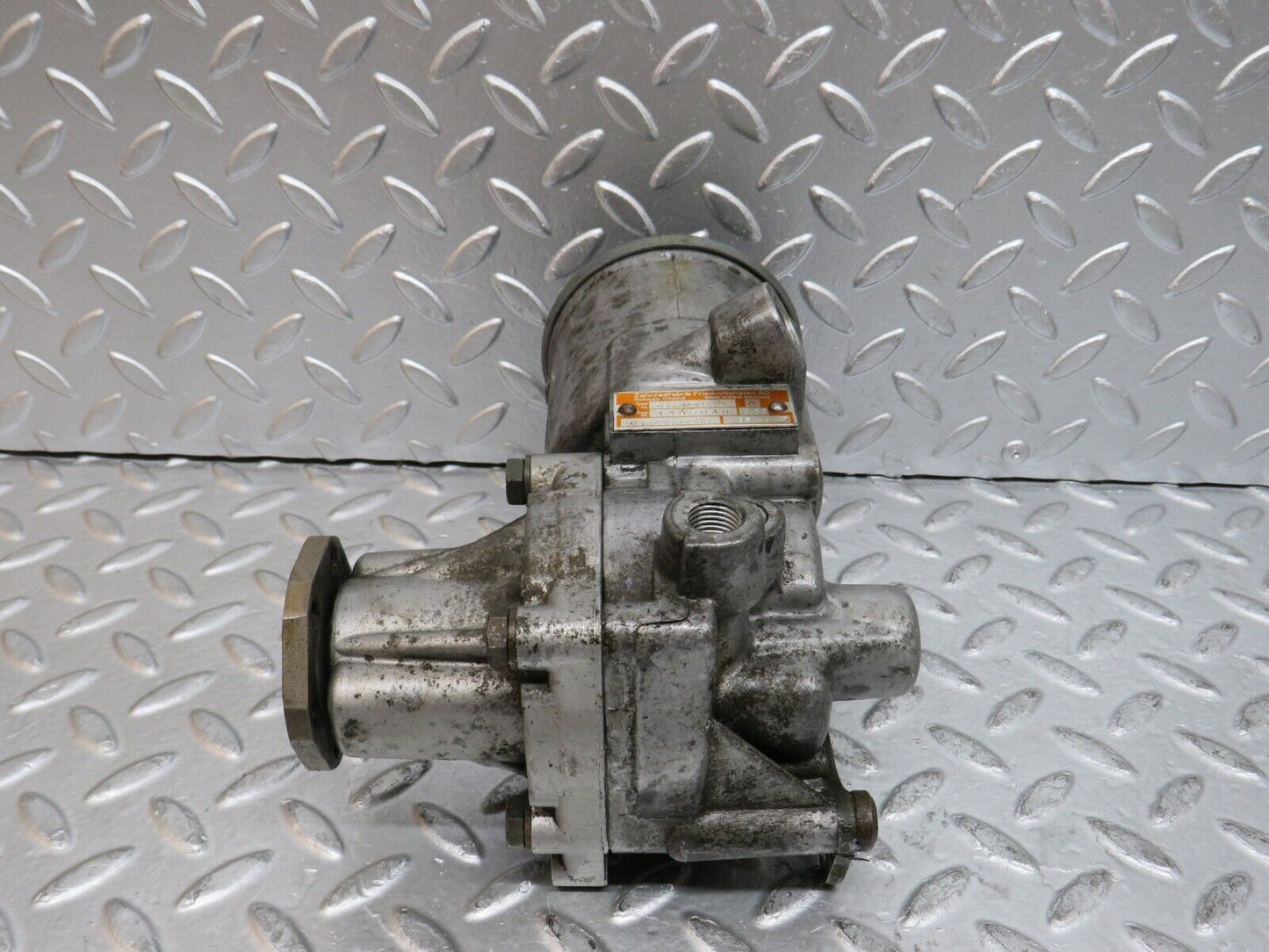 29505 Mercedes-Benz W124 230E Power Steering Pump 1244600980 7682900110
