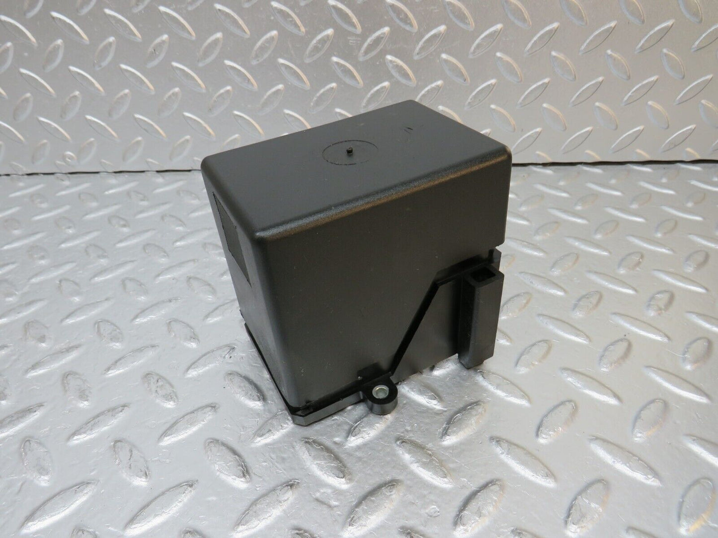 30641 Mercedes-Benz W201 190E 2.0L Relay Box Cover 2015450103 2015451040