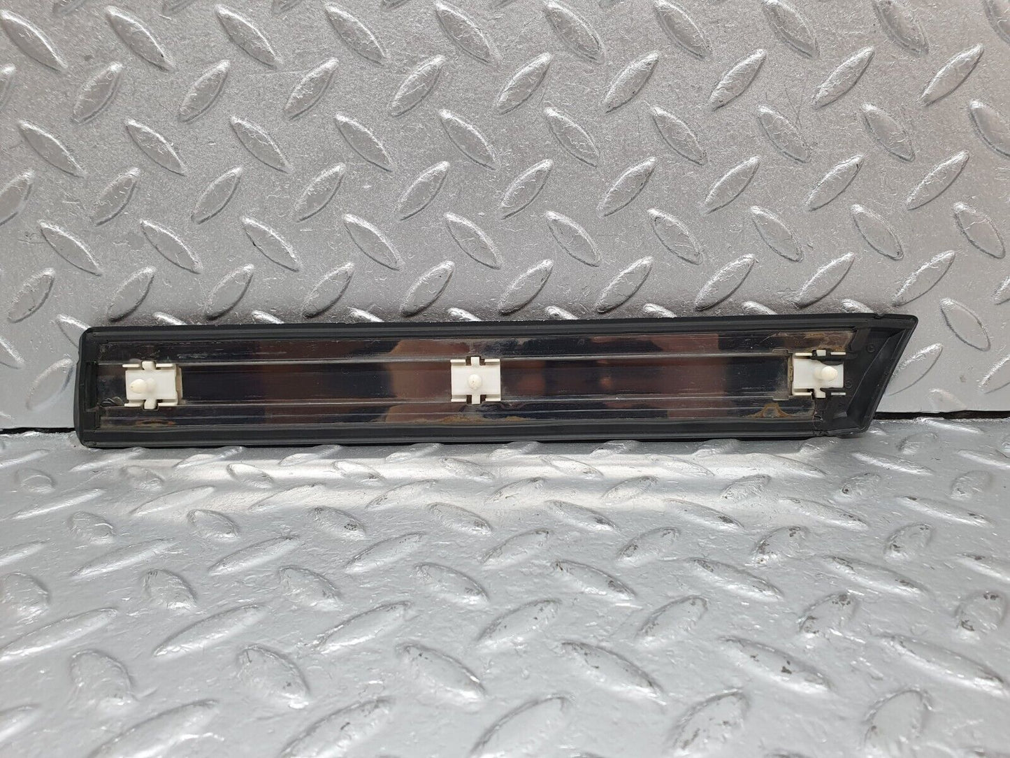 41426 Mercedes-Benz W124 200E Front Left Fender Wing Centre Moulding Trim
