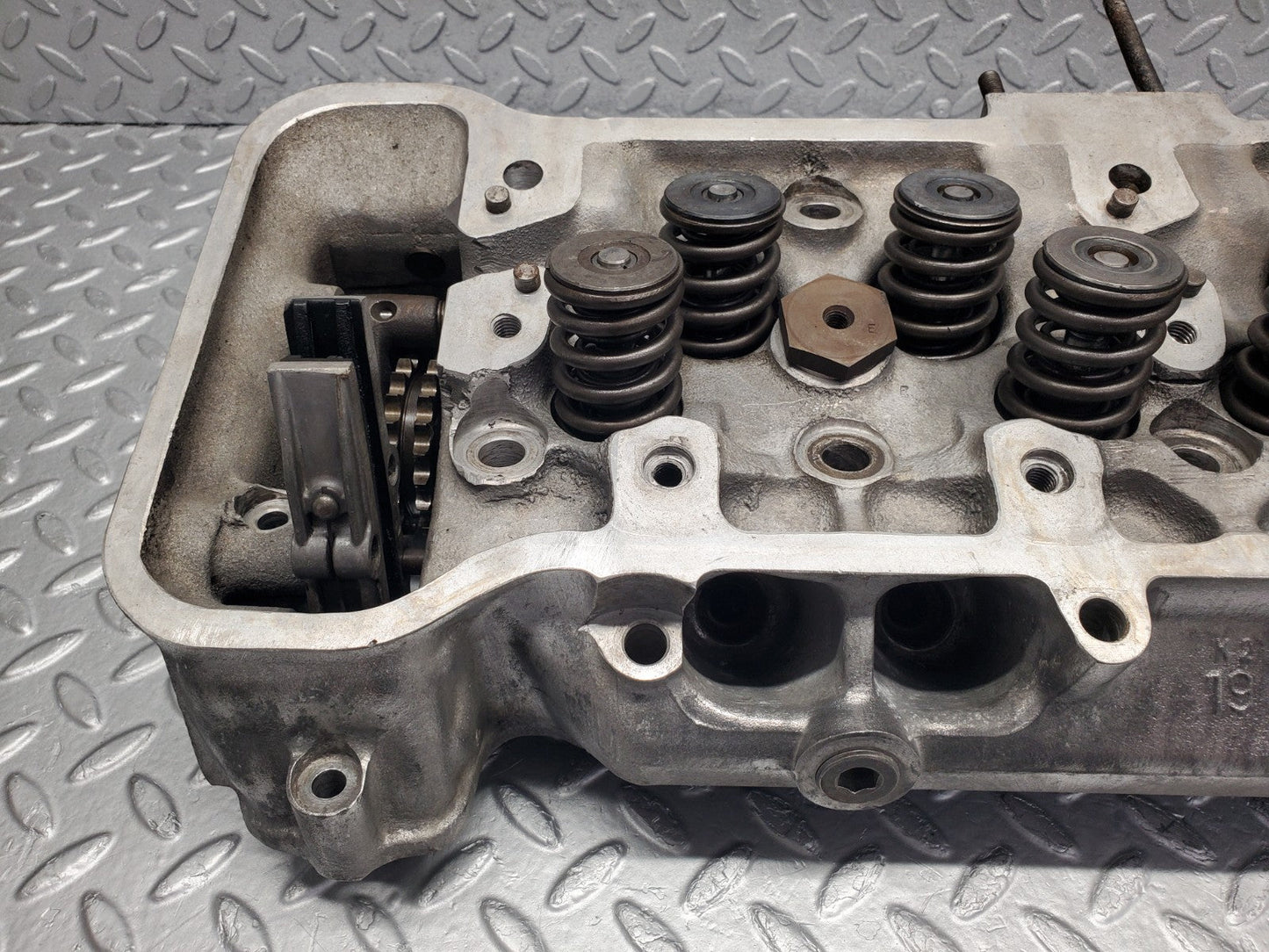 W112 cylinder head used OEM