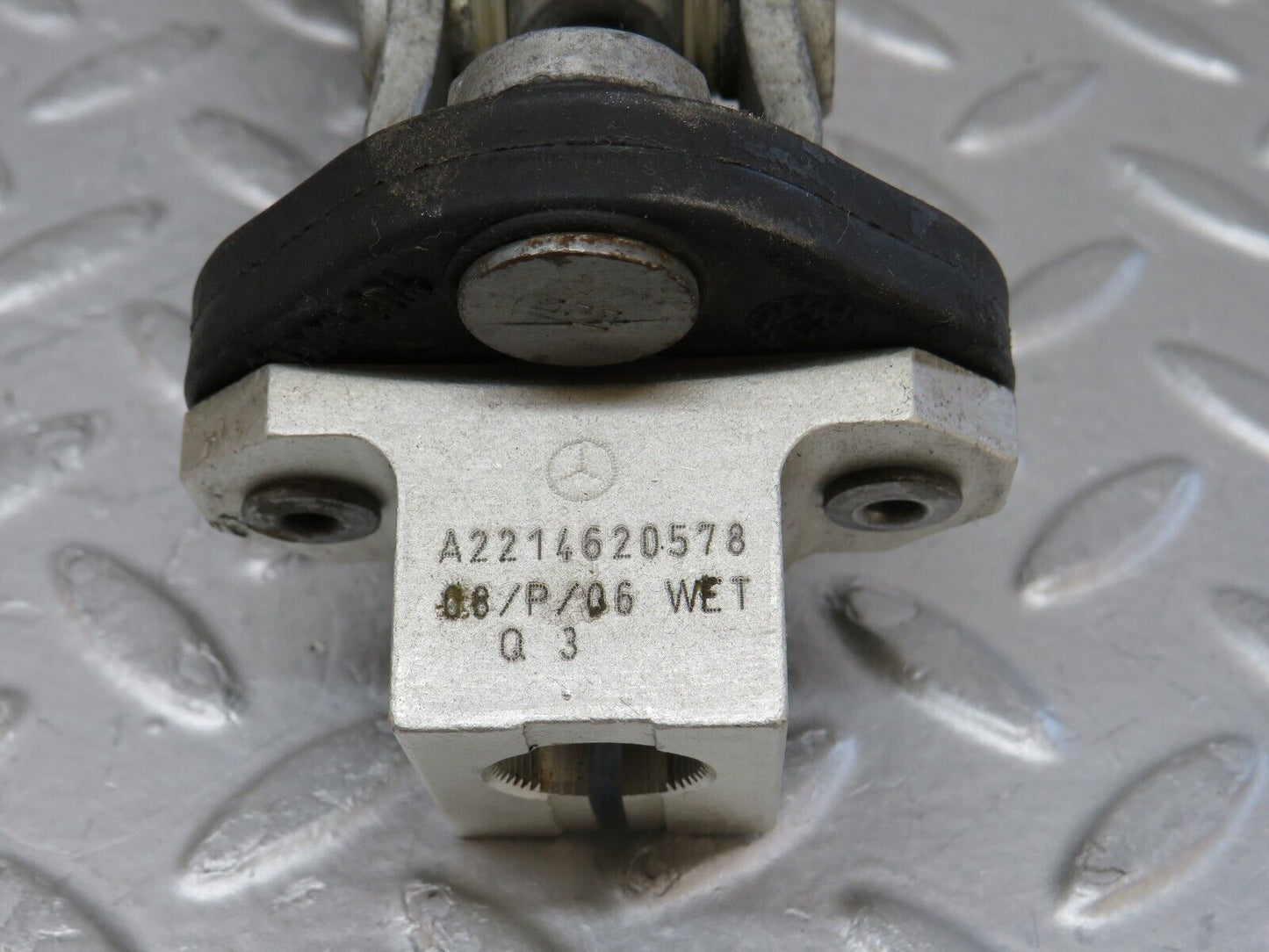 35186 Mercedes-Benz W221 Steering Column Joint Shaft Connector 2214620578