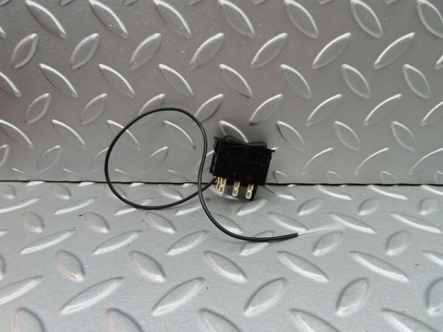 5804 Mercedes-Benz W123 200 Rear Window Defroster Switch 0008206110